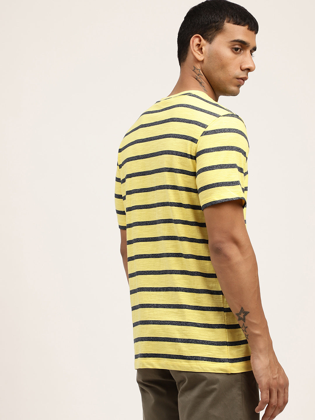 Lindbergh Men Yellow Striped Round Neck TShirt