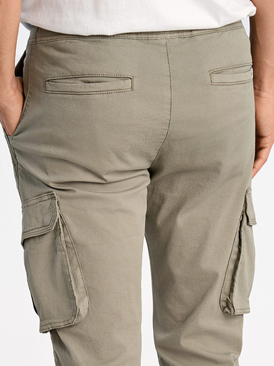 Lindbergh Men Green Carrot Fit Solid Trouser