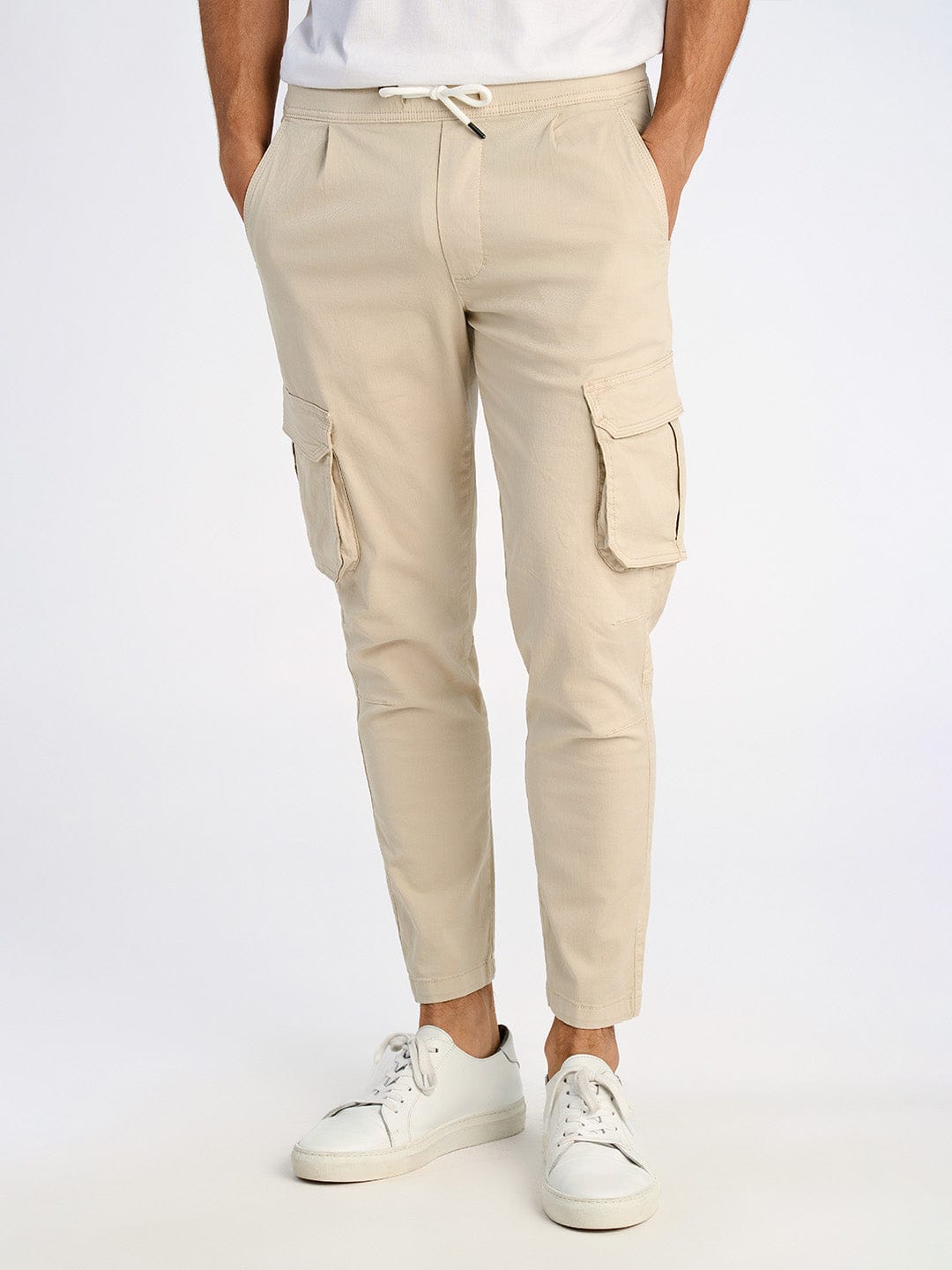 Lindbergh Men Cream Carrot Fit Solid Trouser