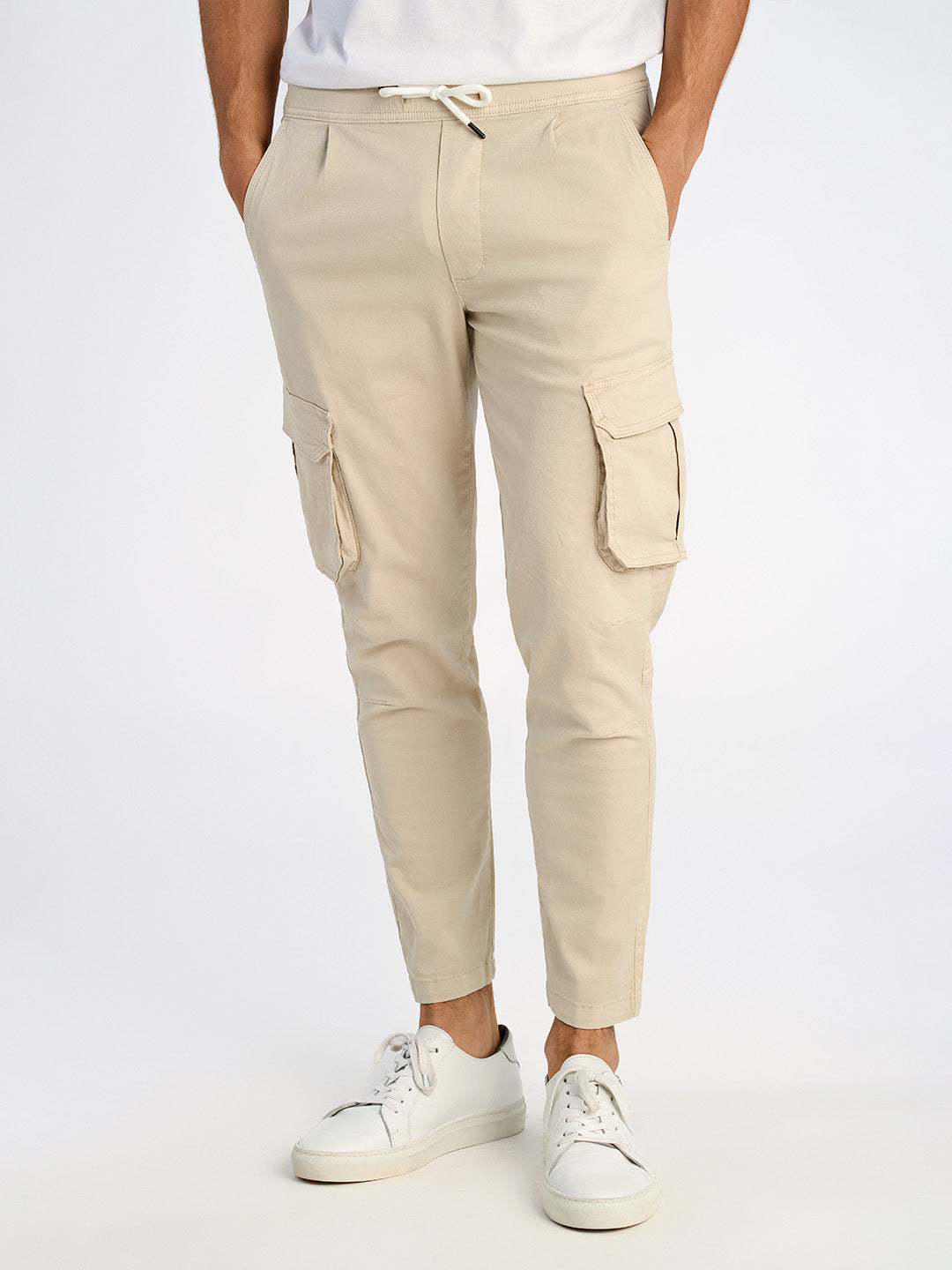 Lindbergh Men Cream Carrot Fit Solid Trouser