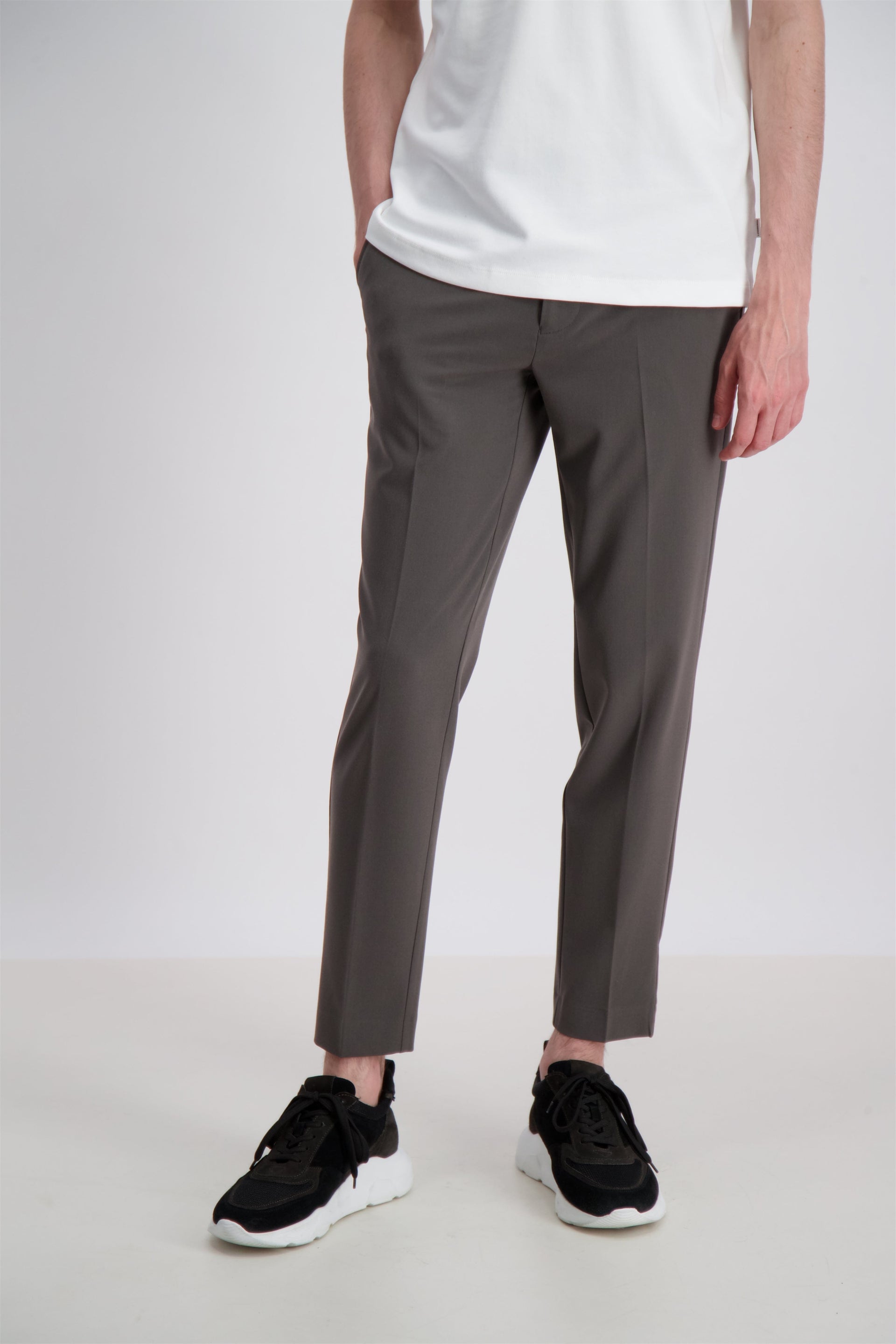 Lindbergh Men Slim Fit Solid Trouser