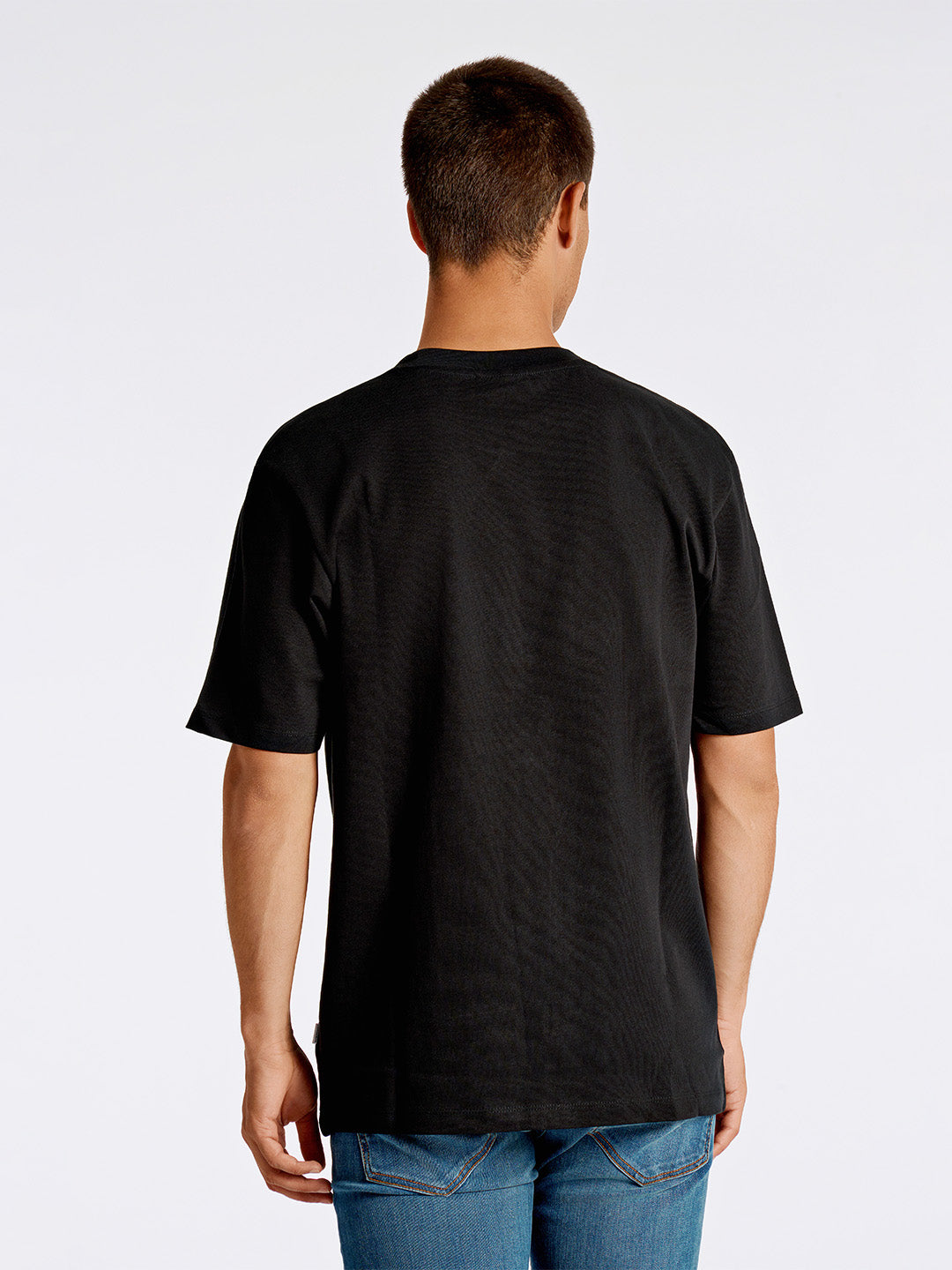 Lindbergh Men Black Oversize Fit Solid Round Neck Tshirt