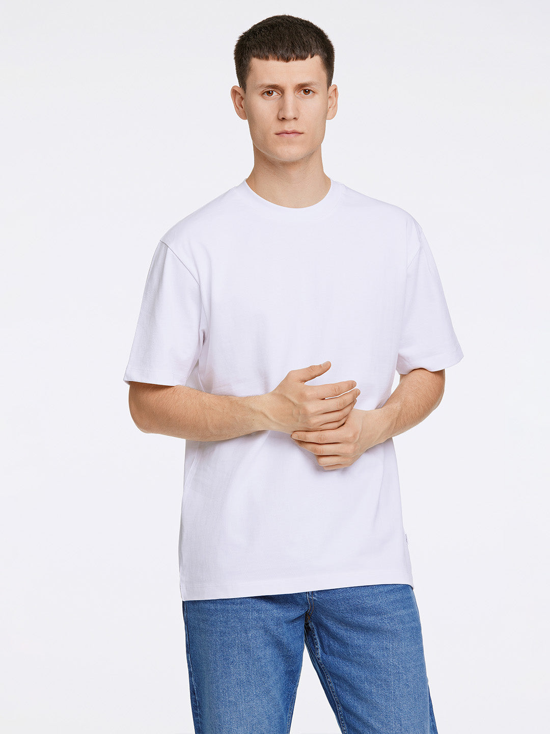 Lindbergh Men White Oversize Fit Solid Round Neck Tshirt