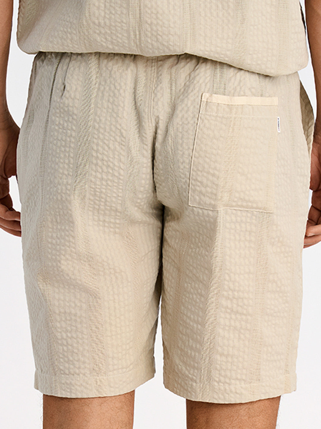Lindbergh Men Cream Relaxed Fit Solid Shorts