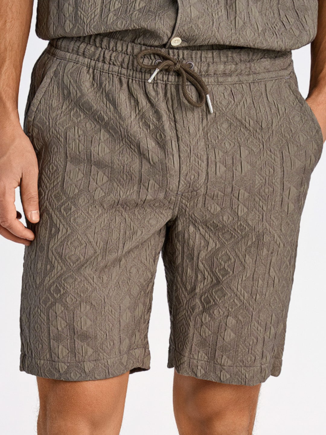 Lindbergh Men Brown Relaxed Fit Jacquard Shorts