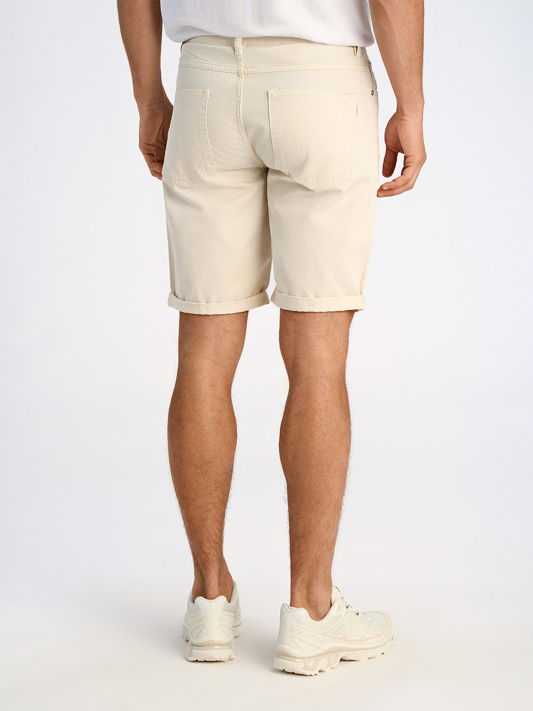 Lindbergh Men Cream Slim Fit Solid Shorts