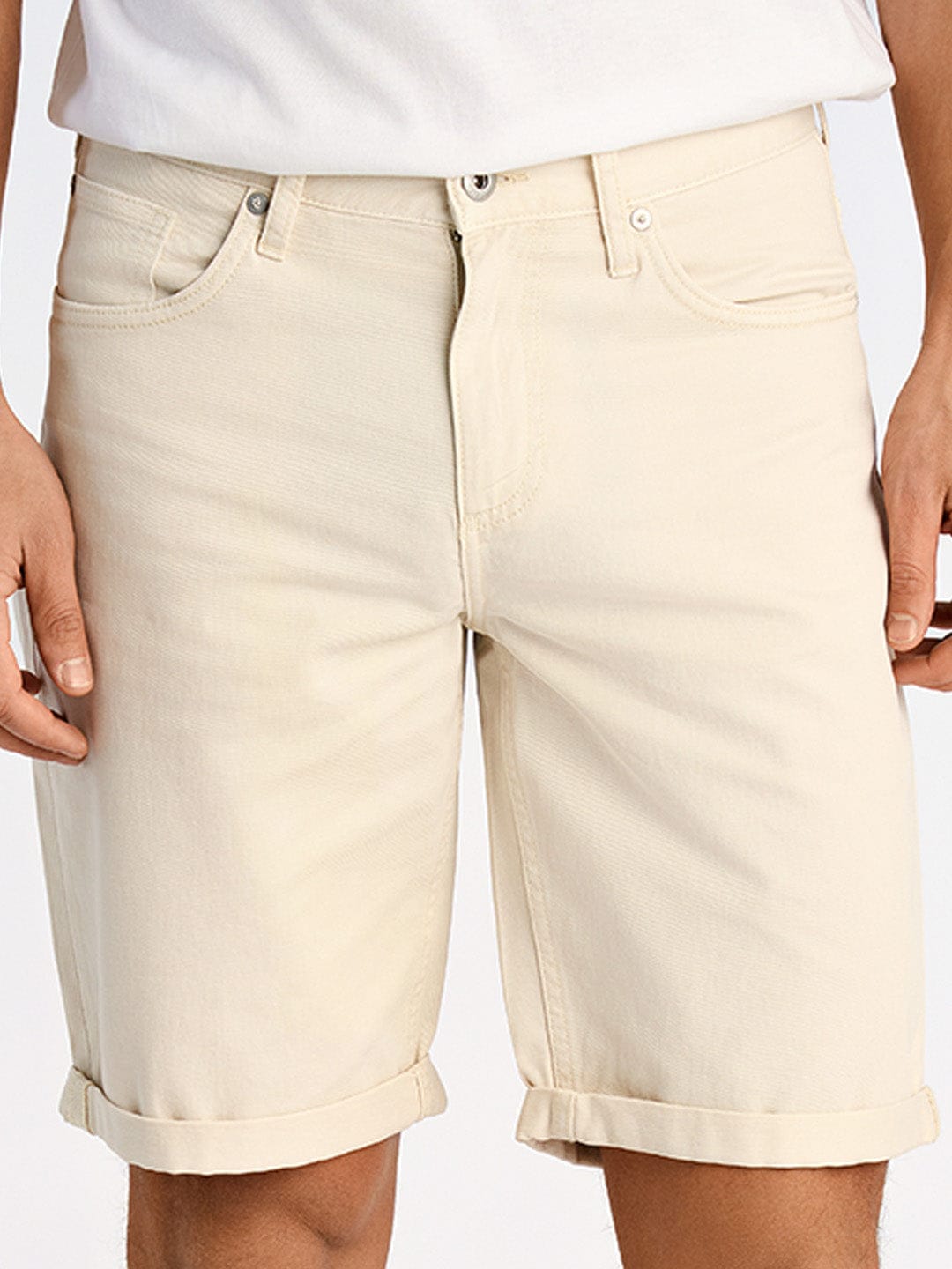Lindbergh Men Cream Slim Fit Solid Shorts