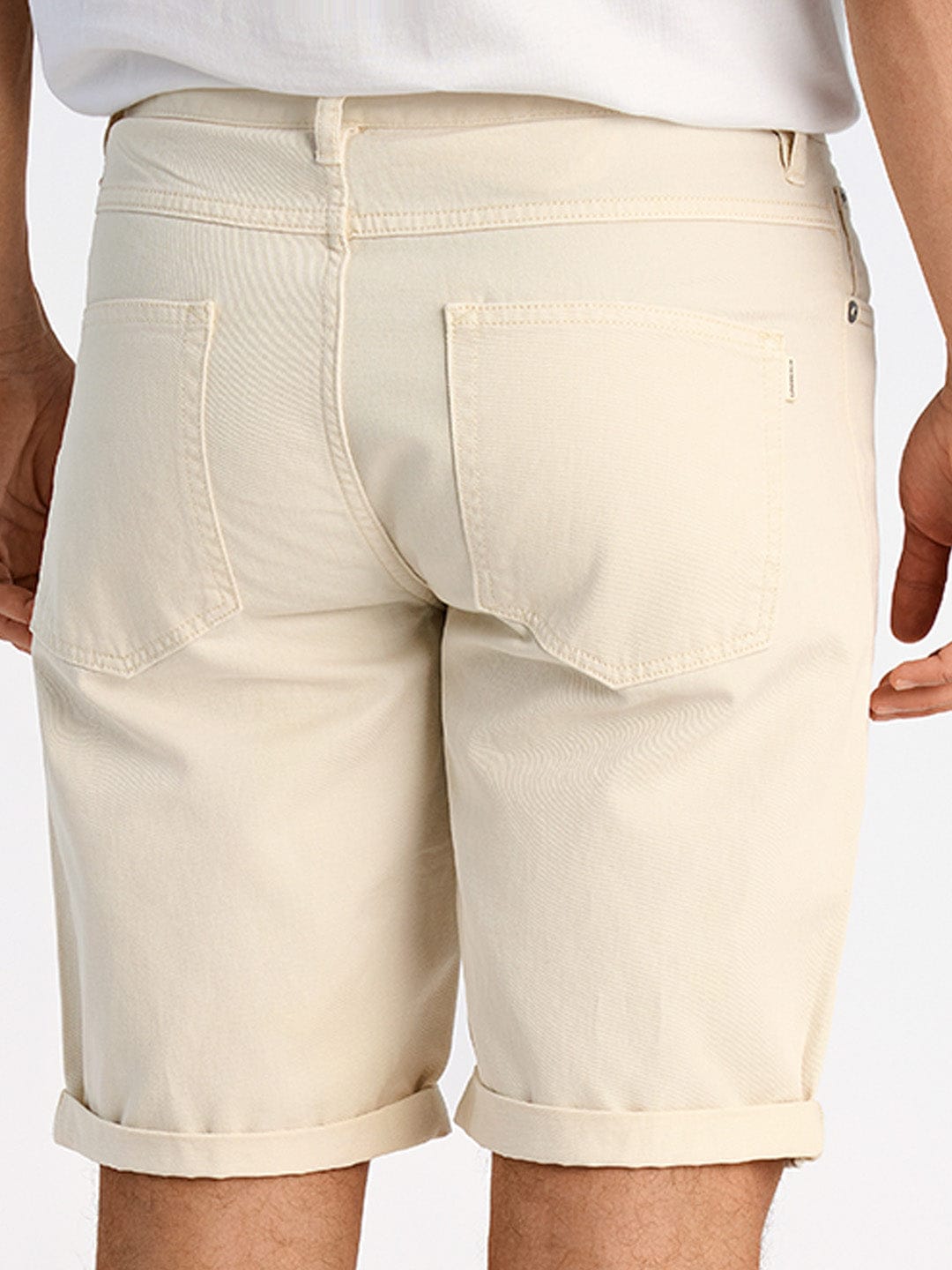 Lindbergh Men Cream Slim Fit Solid Shorts