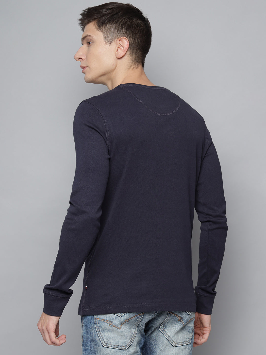 Lindbergh Men Navy Blue Solid Round Neck TShirt