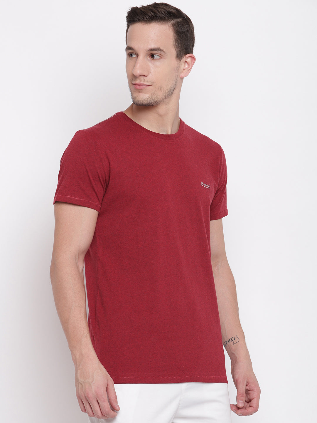 Lindbergh Men Red Solid Round Neck TShirt