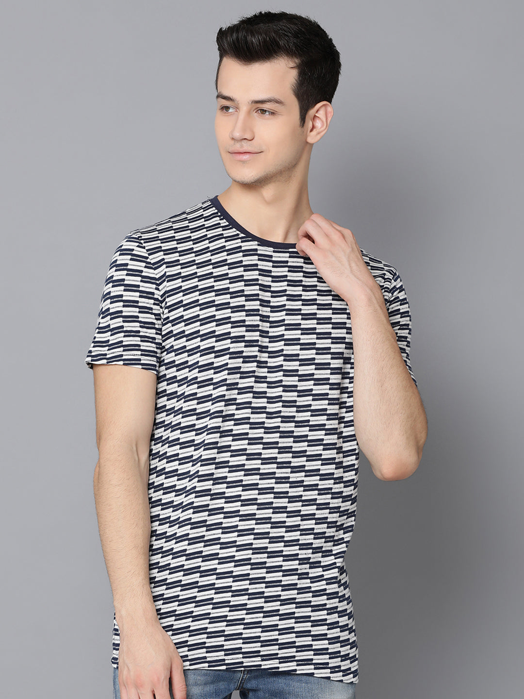 Lindbergh Men Blue Solid Round Neck TShirt