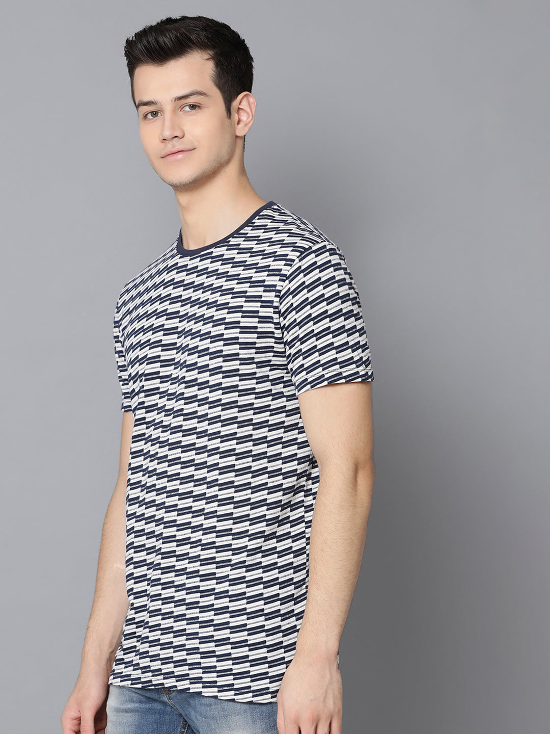 Lindbergh Men Blue Solid Round Neck TShirt