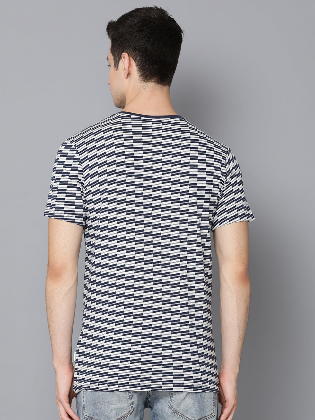 Lindbergh Men Blue Solid Round Neck TShirt