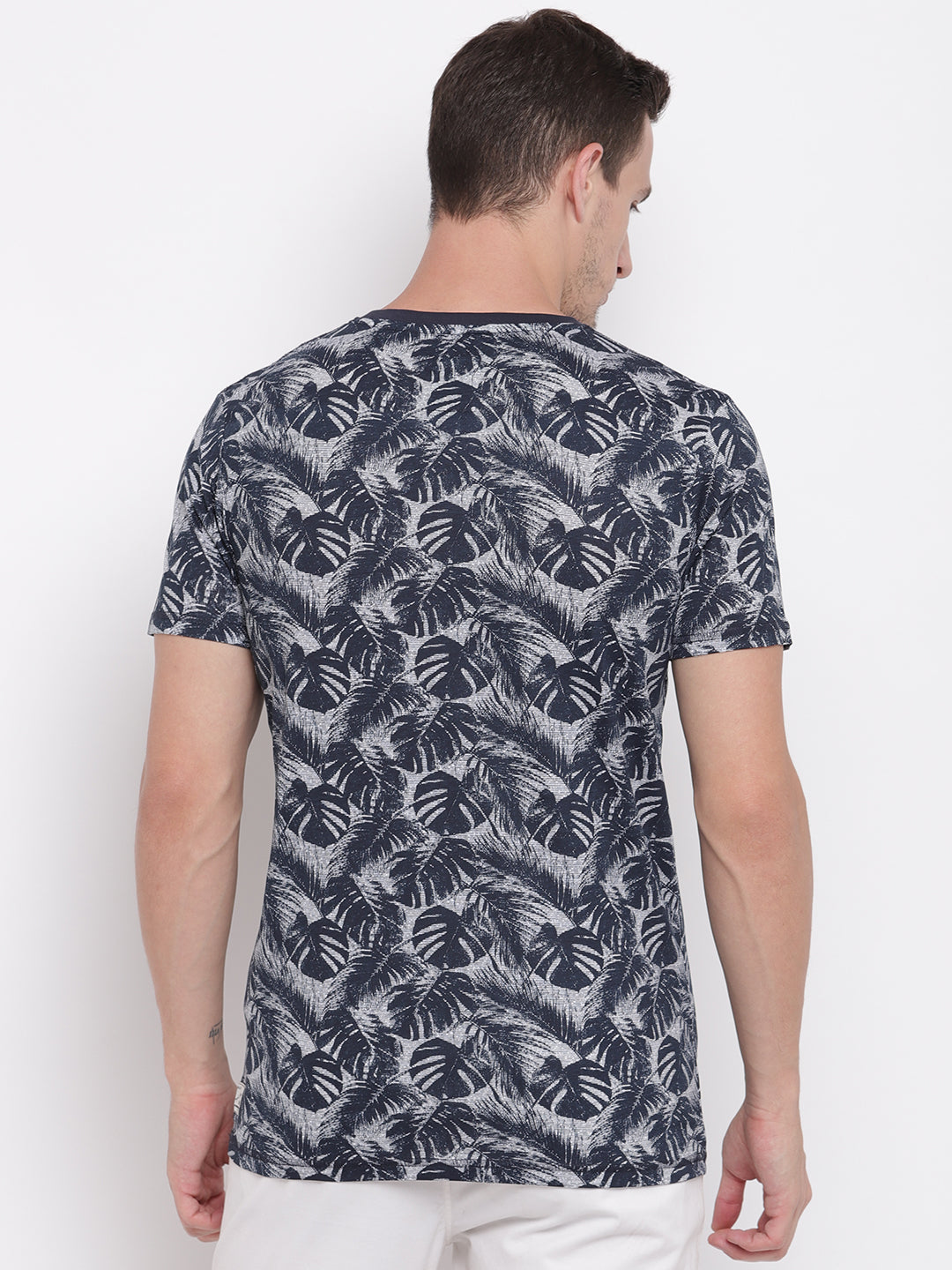 Lindbergh Men Blue Printed Round Neck TShirt