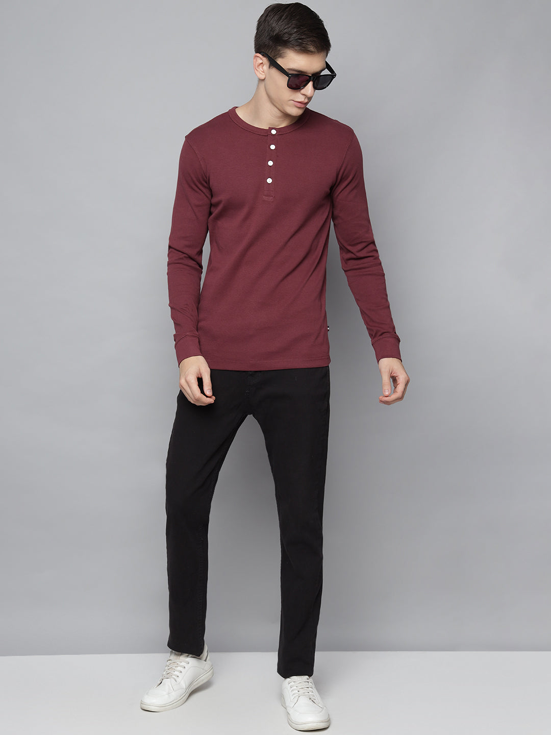 Lindbergh Men Maroon Solid Round Neck TShirt