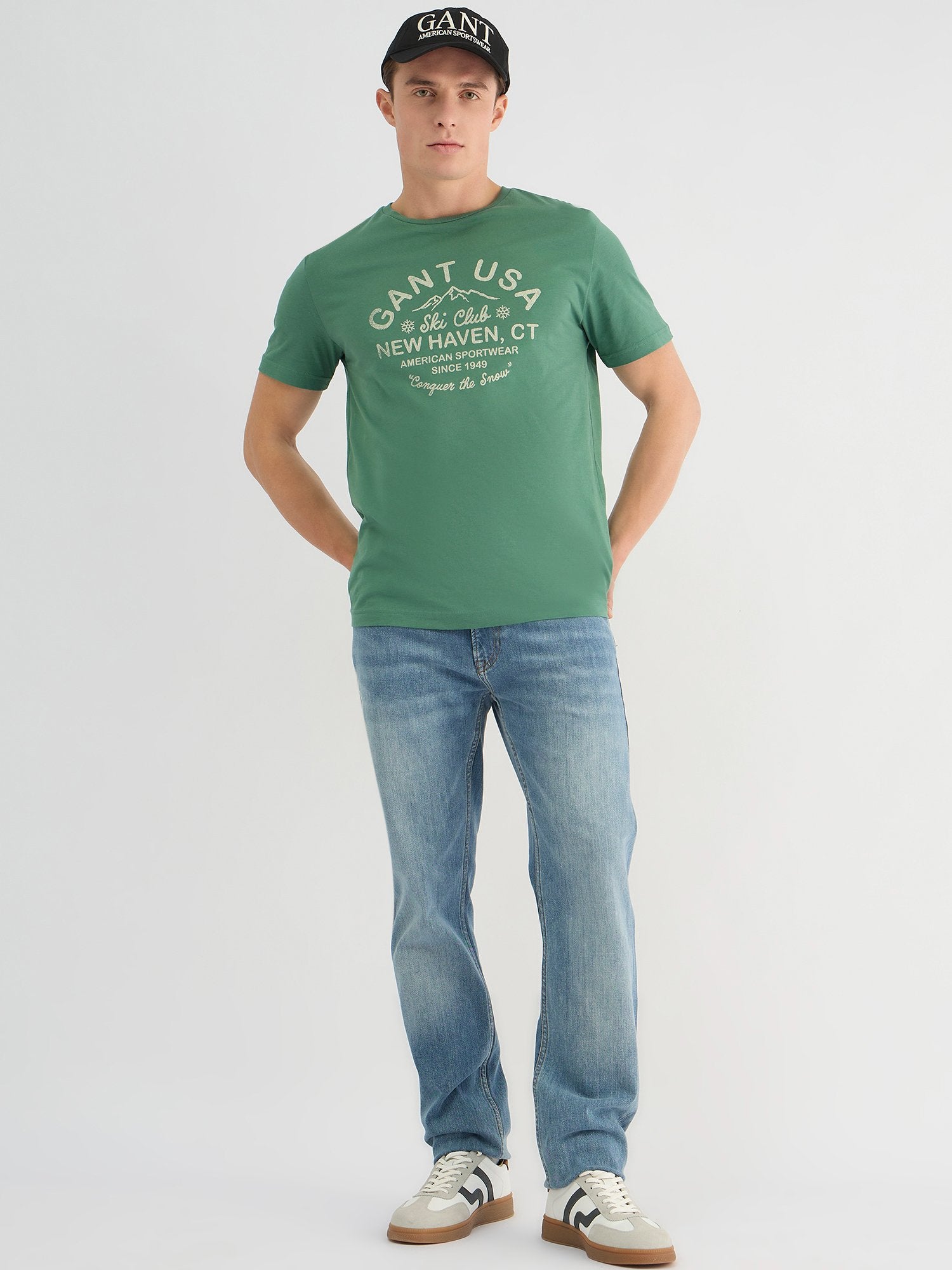 Gant Men Green Regular Fit Solid Crew Neck Tshirt