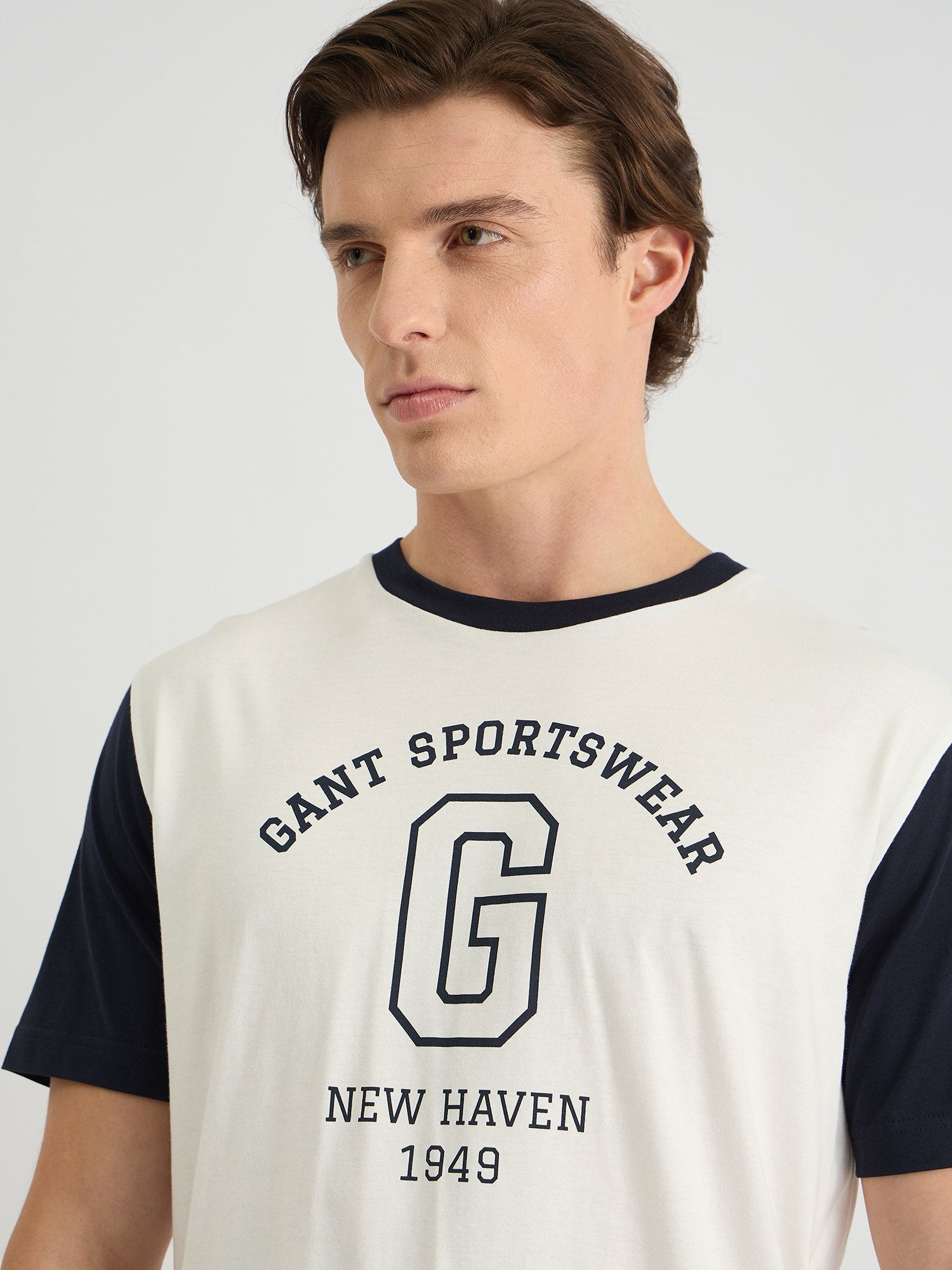 Gant Men White Regular Fit Solid Crew Neck Tshirt