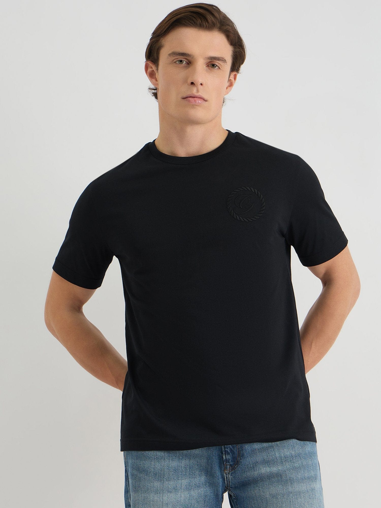 Gant Men Black Regular Fit Solid Crew Neck Tshirt