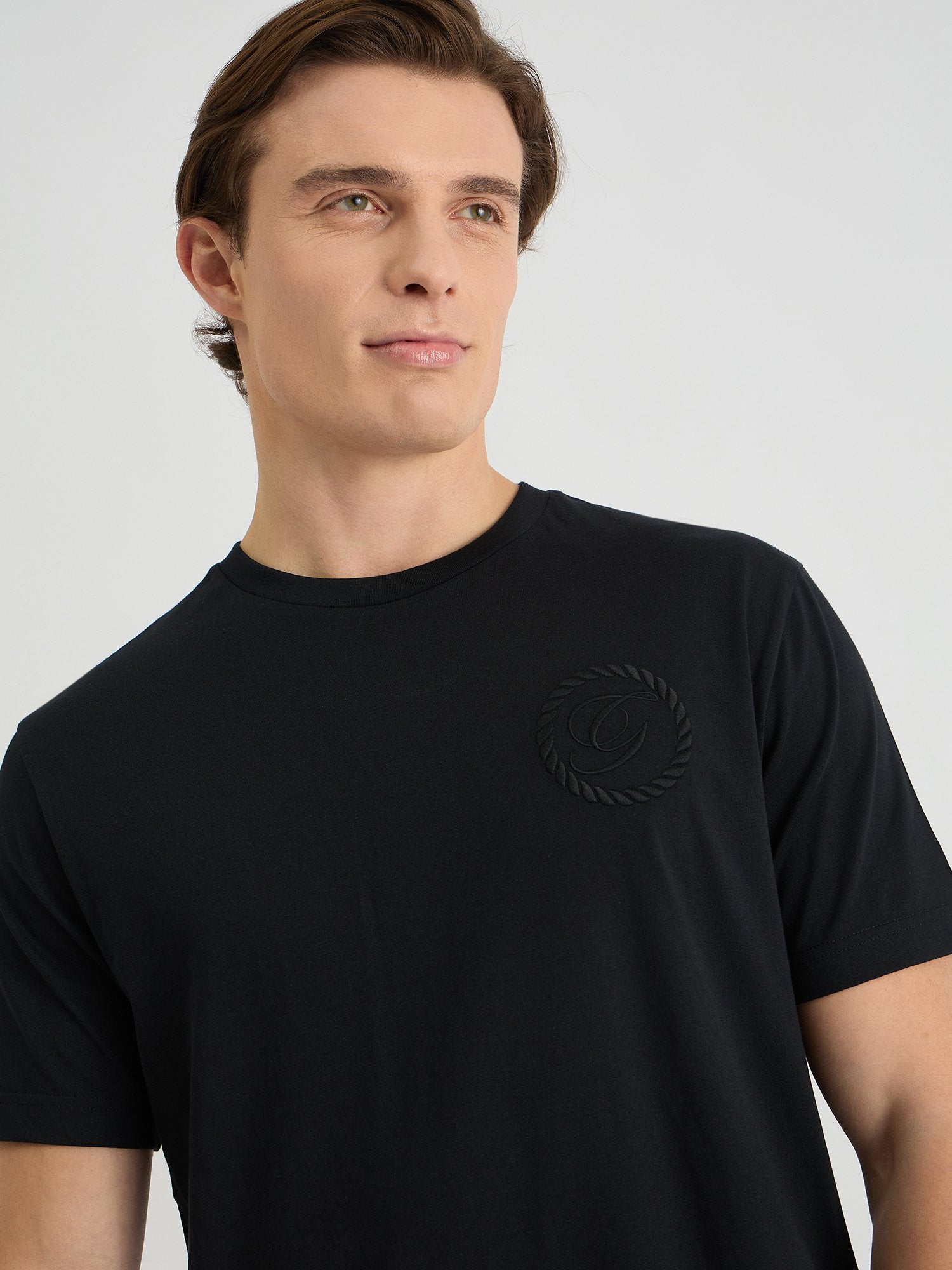 Gant Men Black Regular Fit Solid Crew Neck Tshirt