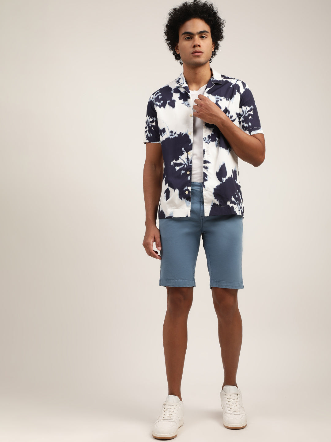 Lindbergh Men Blue Solid Regular Fit Shorts