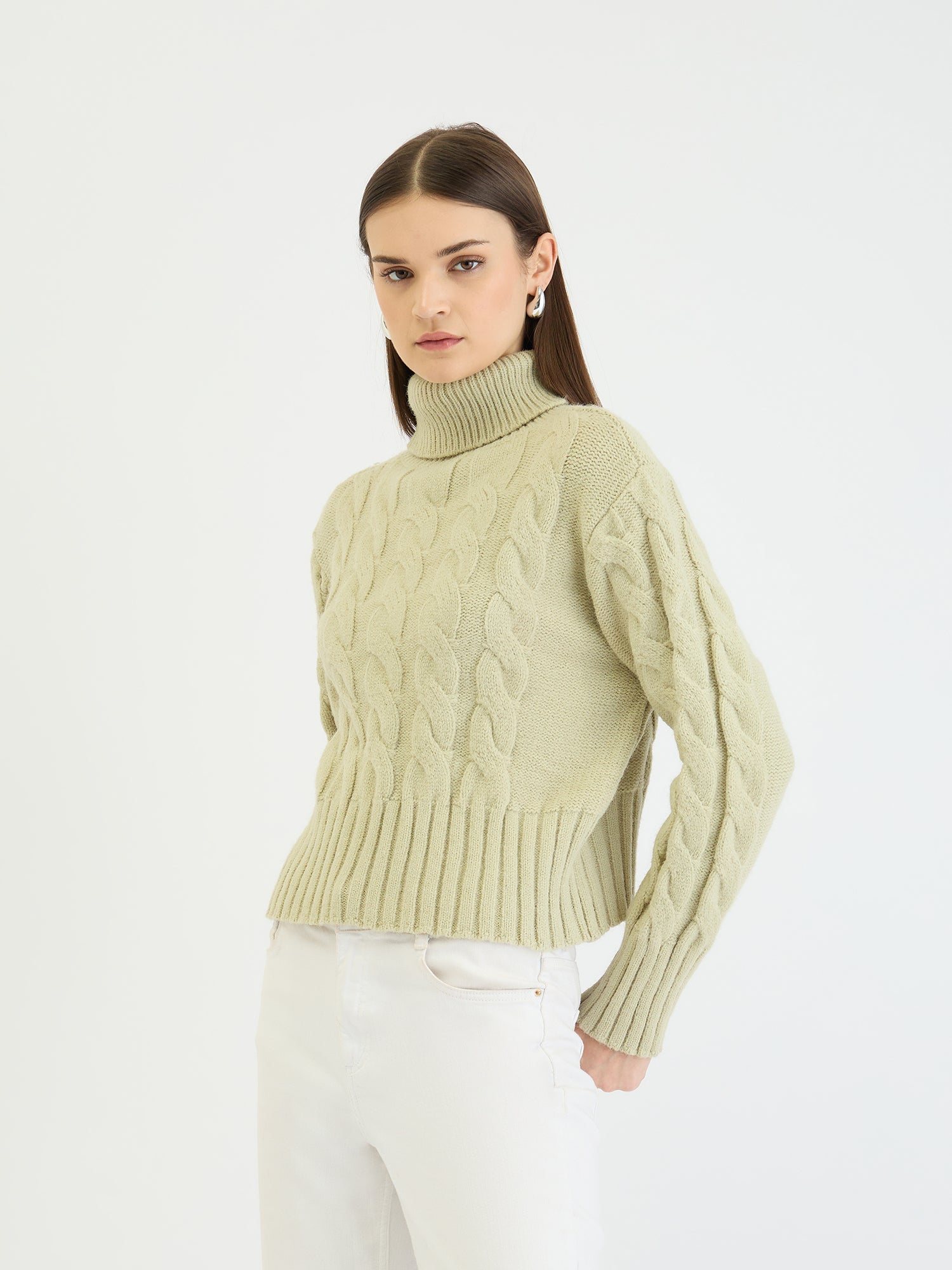 Centrestage Women Green Sweater