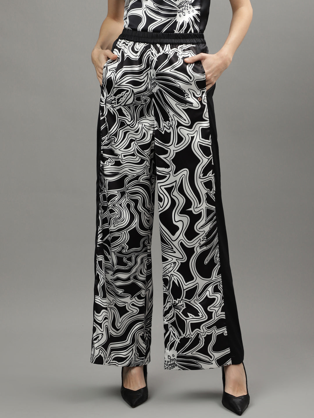 Iconic Women Black Printed Regular Fit Trouser