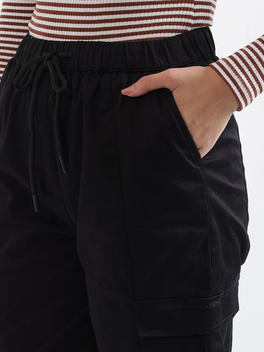 Elle Women Black Solid Relaxed Fit Sweatpant