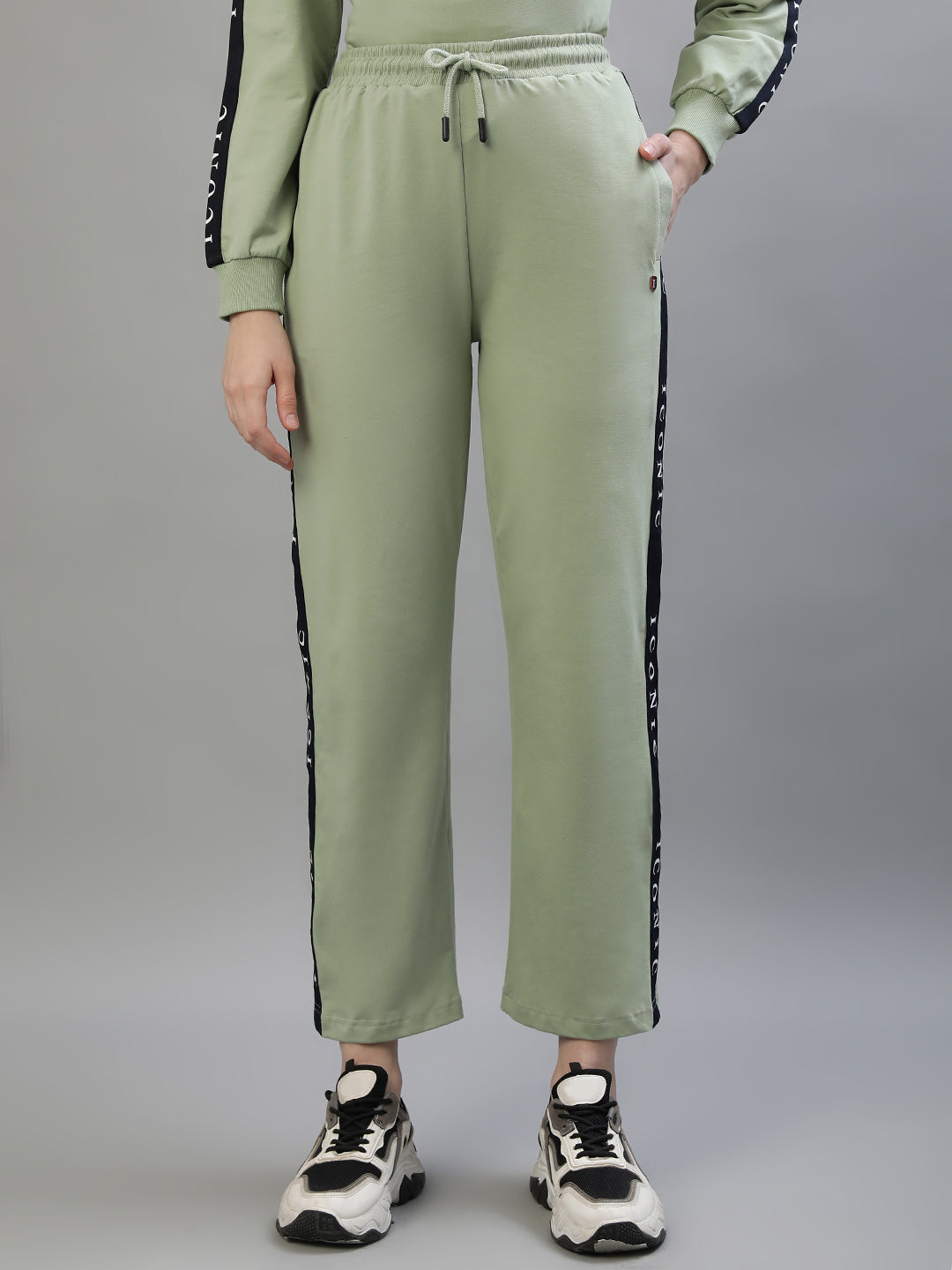 Iconic Women Green Solid Regular Fit Sweatpant