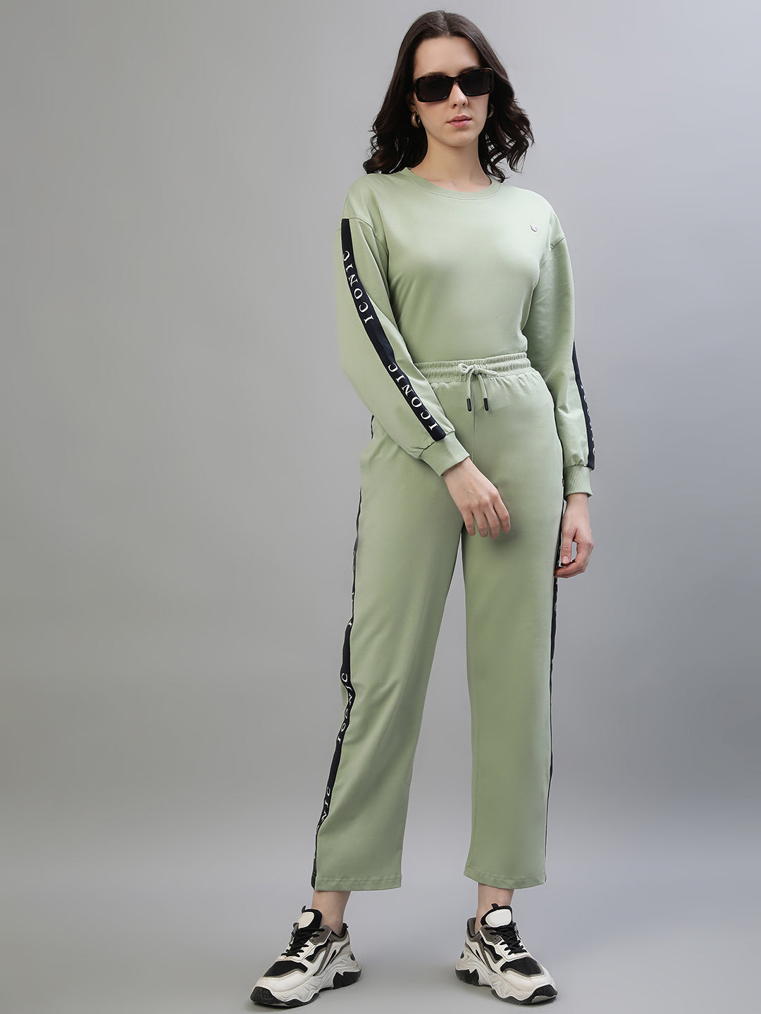 Iconic Women Green Solid Regular Fit Sweatpant