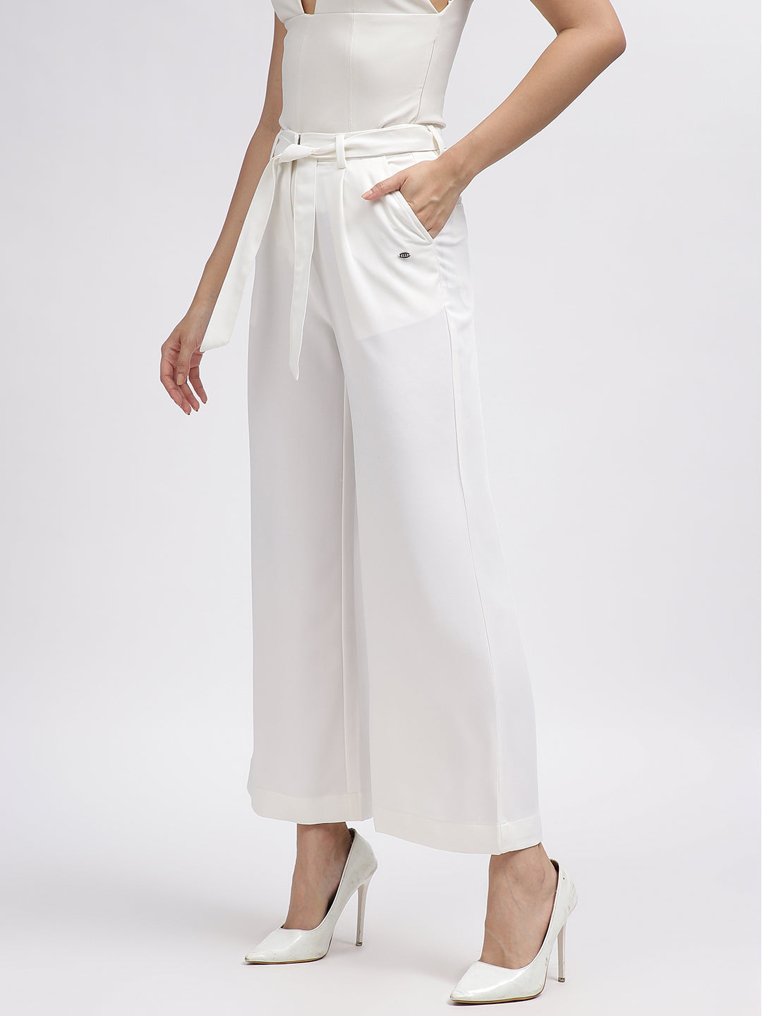 Elle Women Off White Solid Flared Trouser