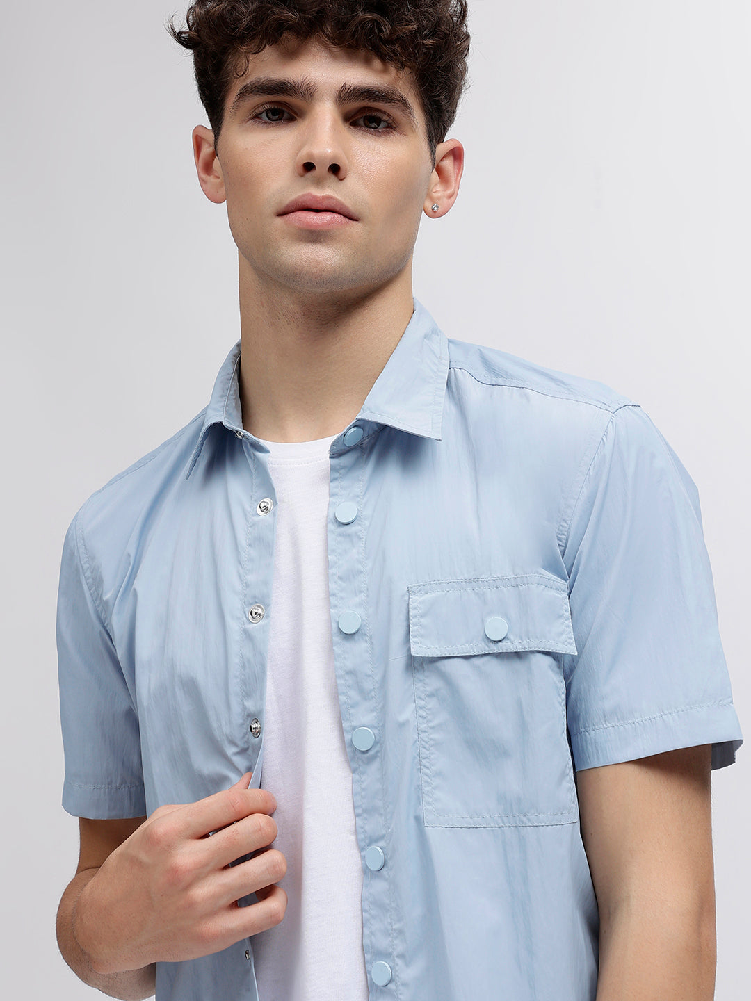 Iconic Men Blue Solid Spread Collar Short Sleeves Shirt