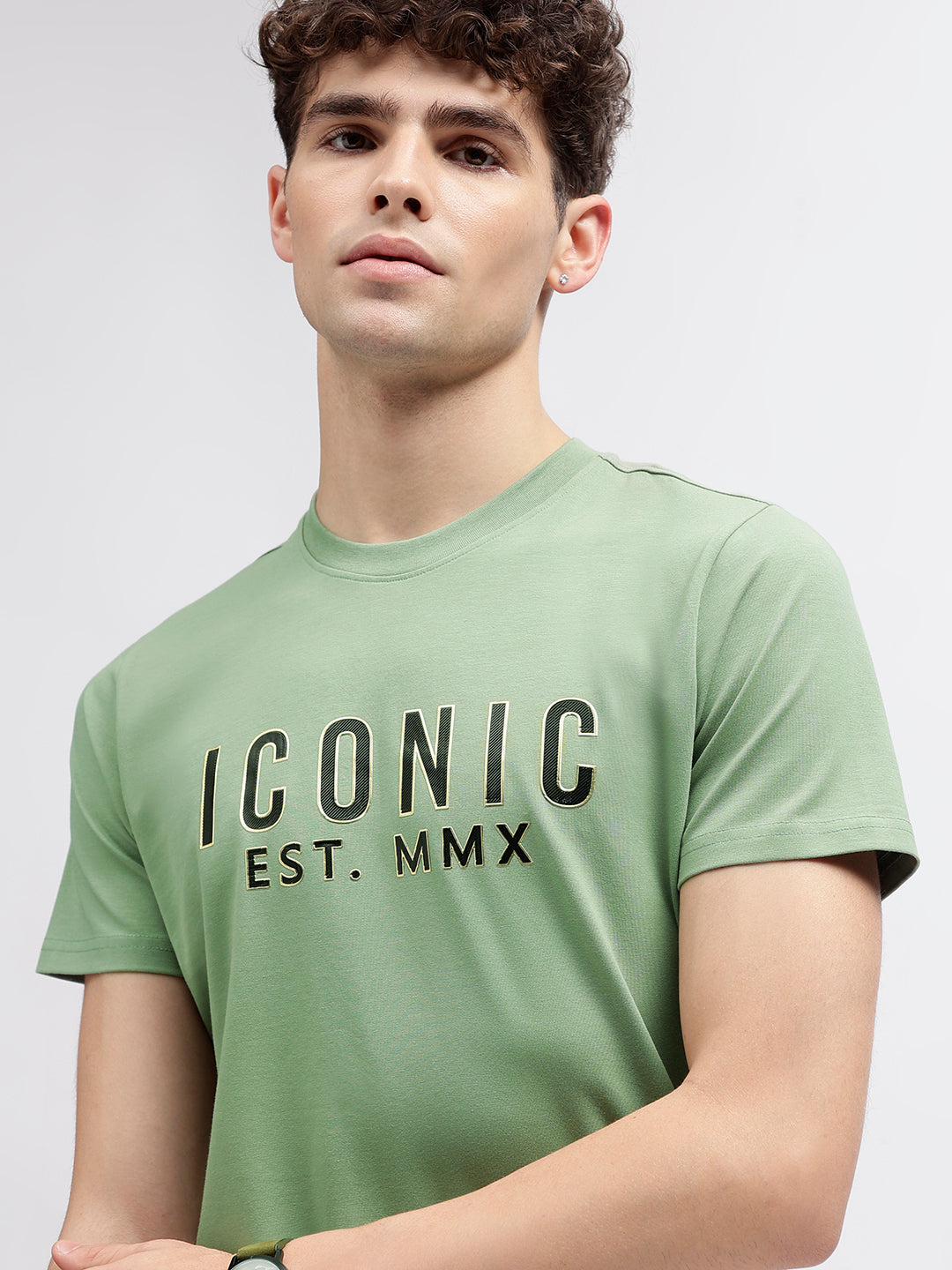 Iconic Men Green Solid Round Neck Short Sleeves T-Shirt
