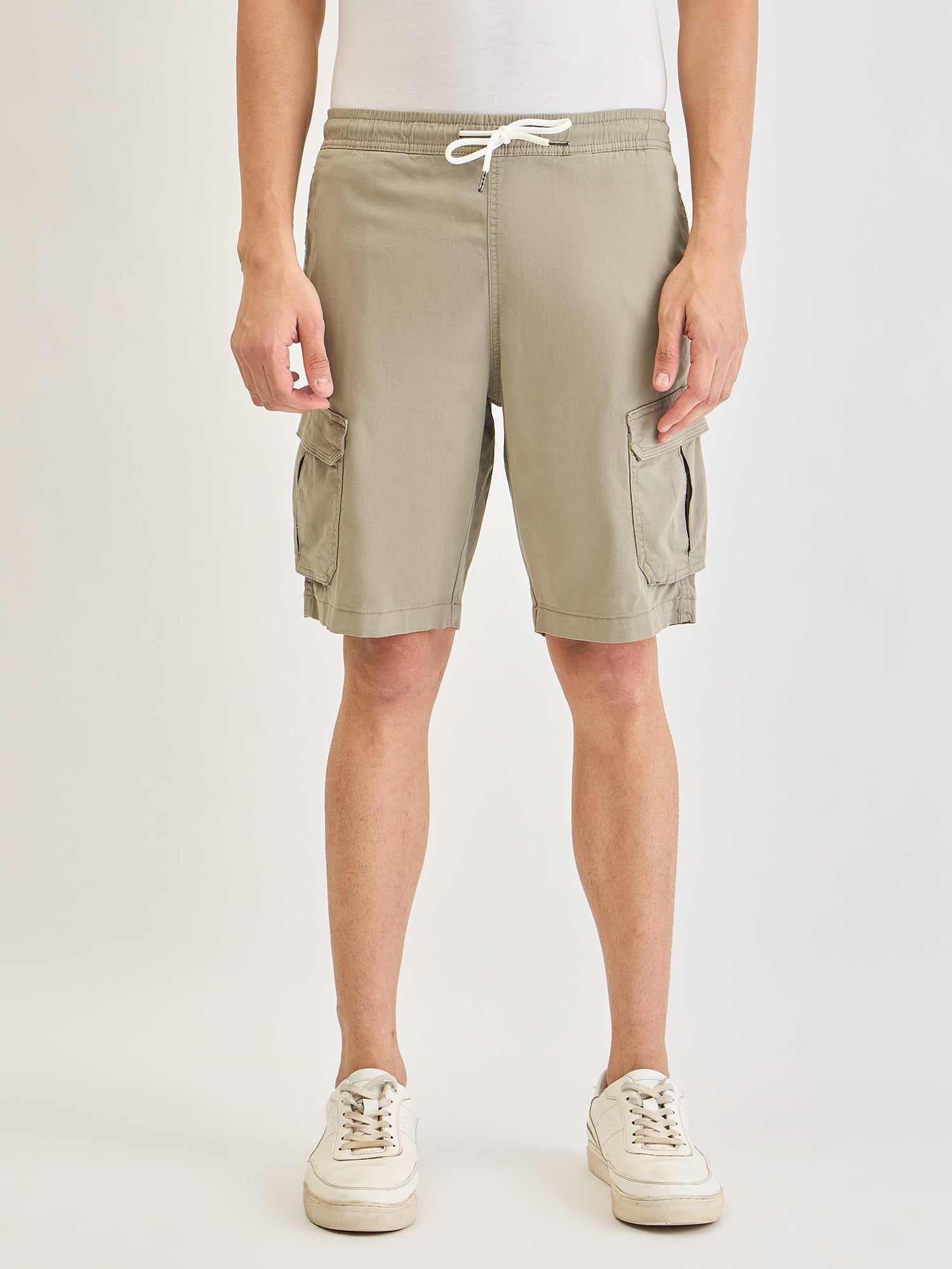 Lindbergh Men Green Relaxed Fit Solid Shorts