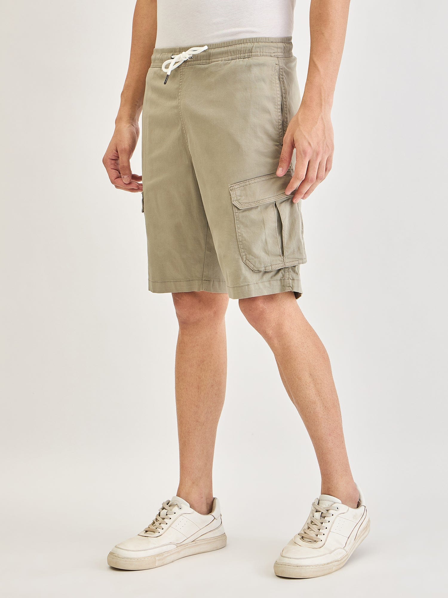 Lindbergh Men Green Relaxed Fit Solid Shorts