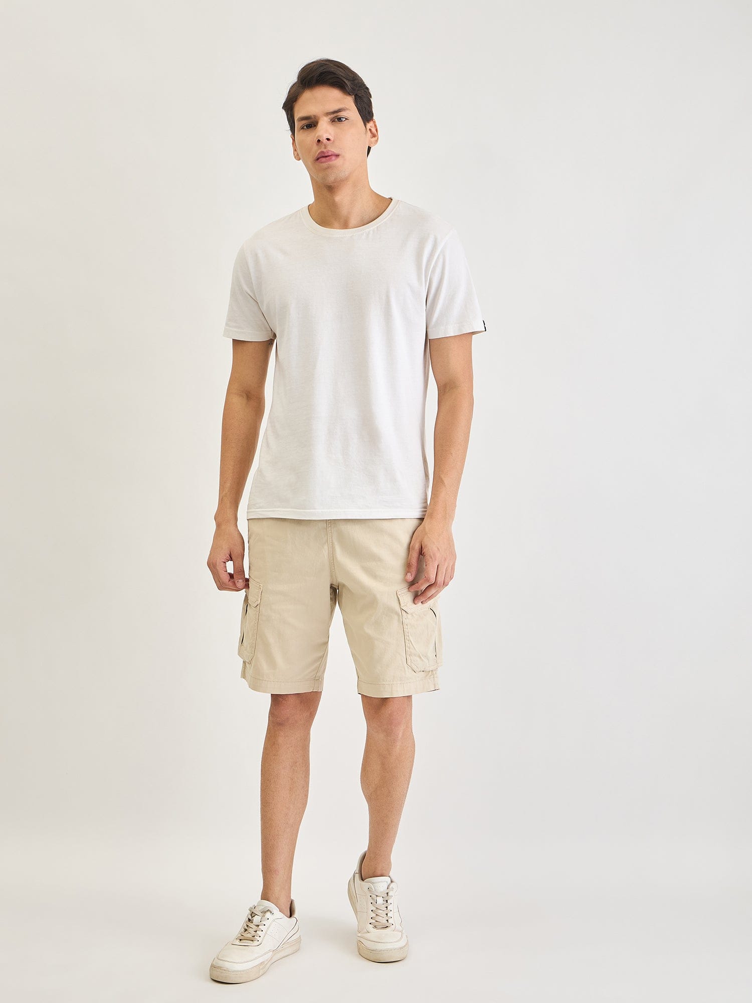 Lindbergh Men Cream Relaxed Fit Solid Shorts
