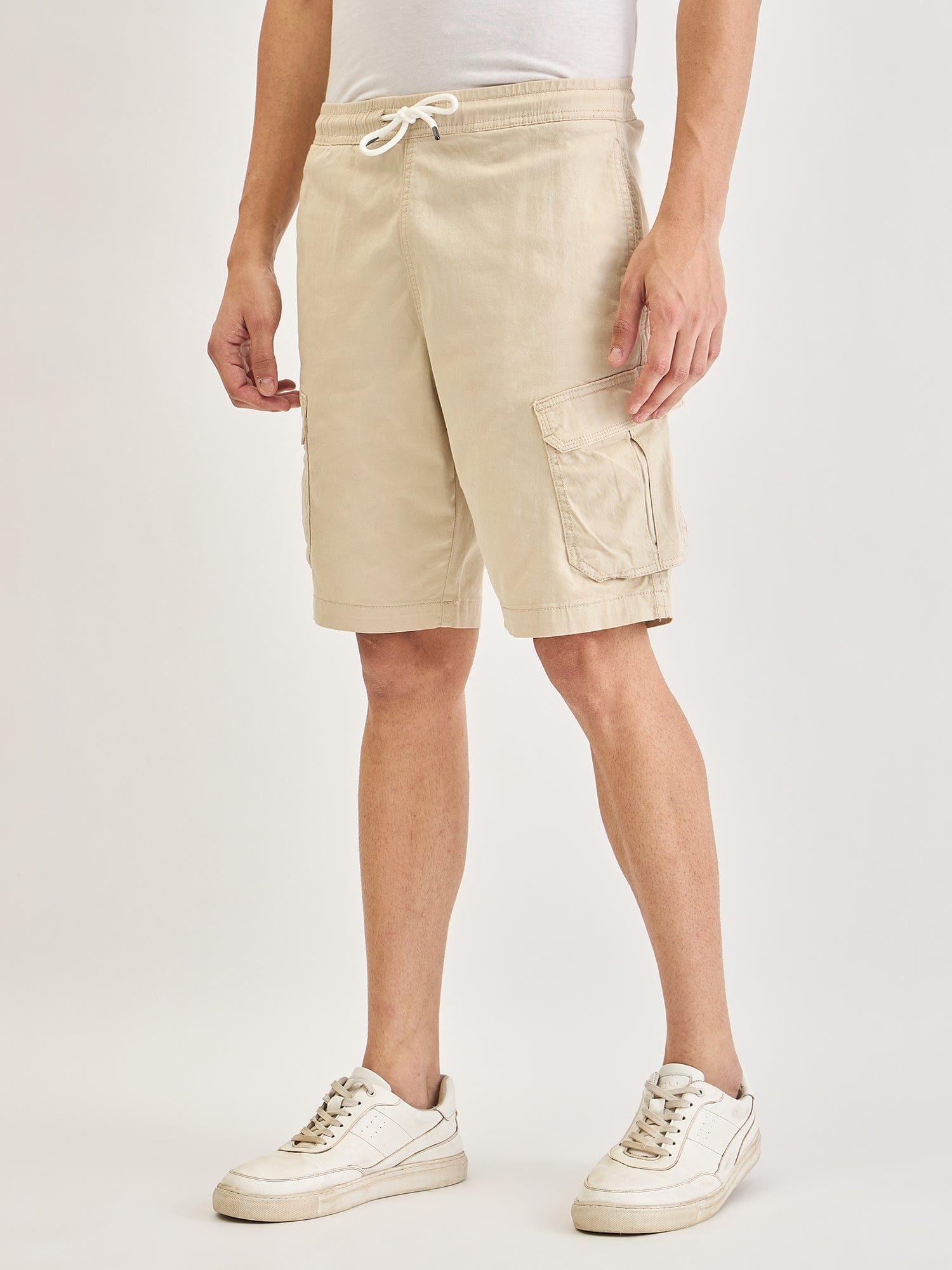 Lindbergh Men Cream Relaxed Fit Solid Shorts