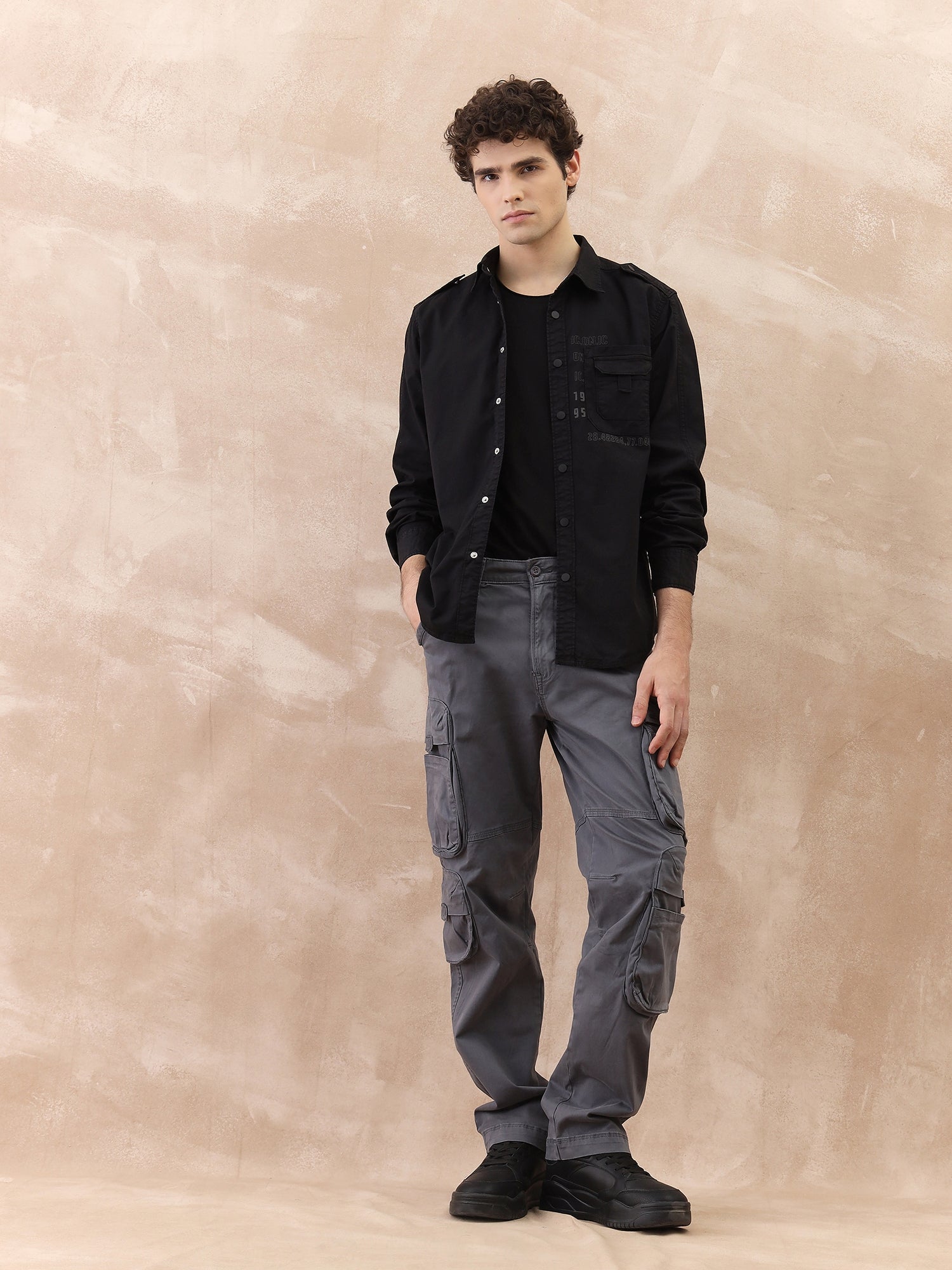 Iconic Men Grey Regular Fit Solid Cargo Trouser