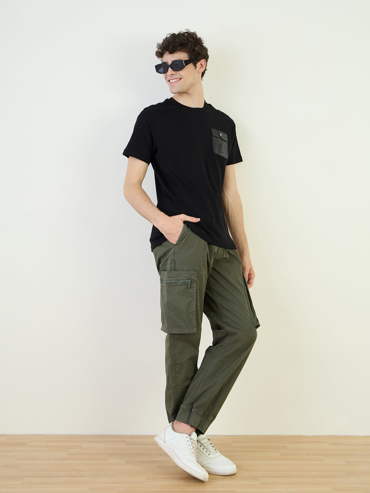 Iconic Men Green Cargo Fit Solid Cargo Trouser