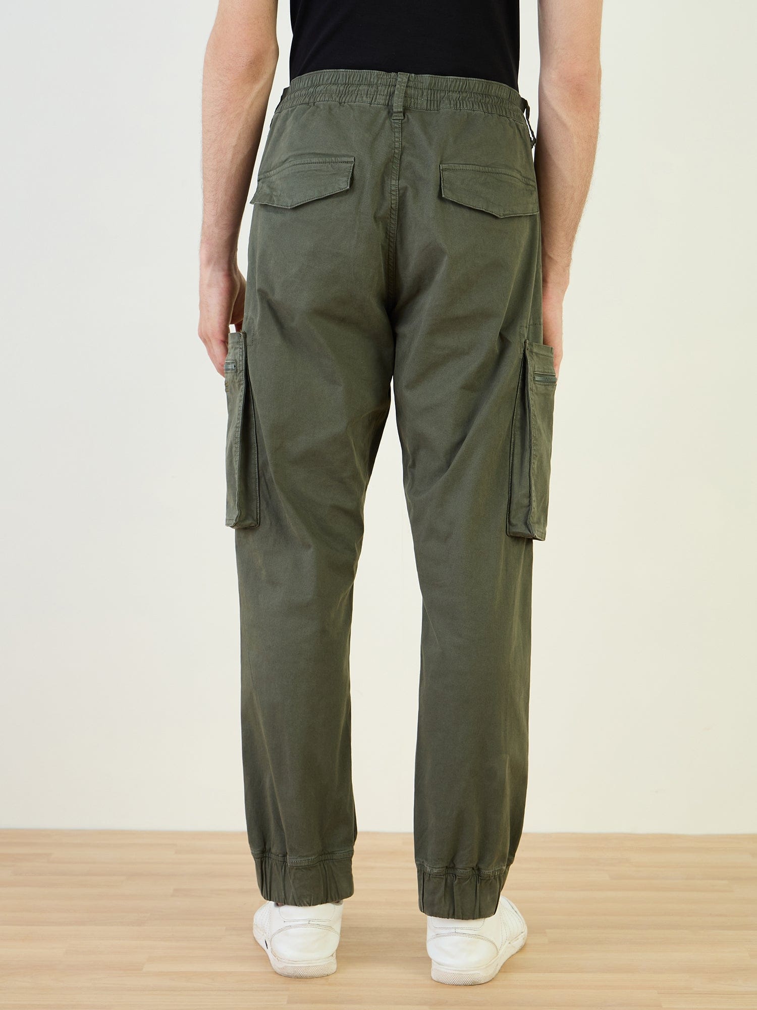Iconic Men Green Cargo Fit Solid Cargo Trouser