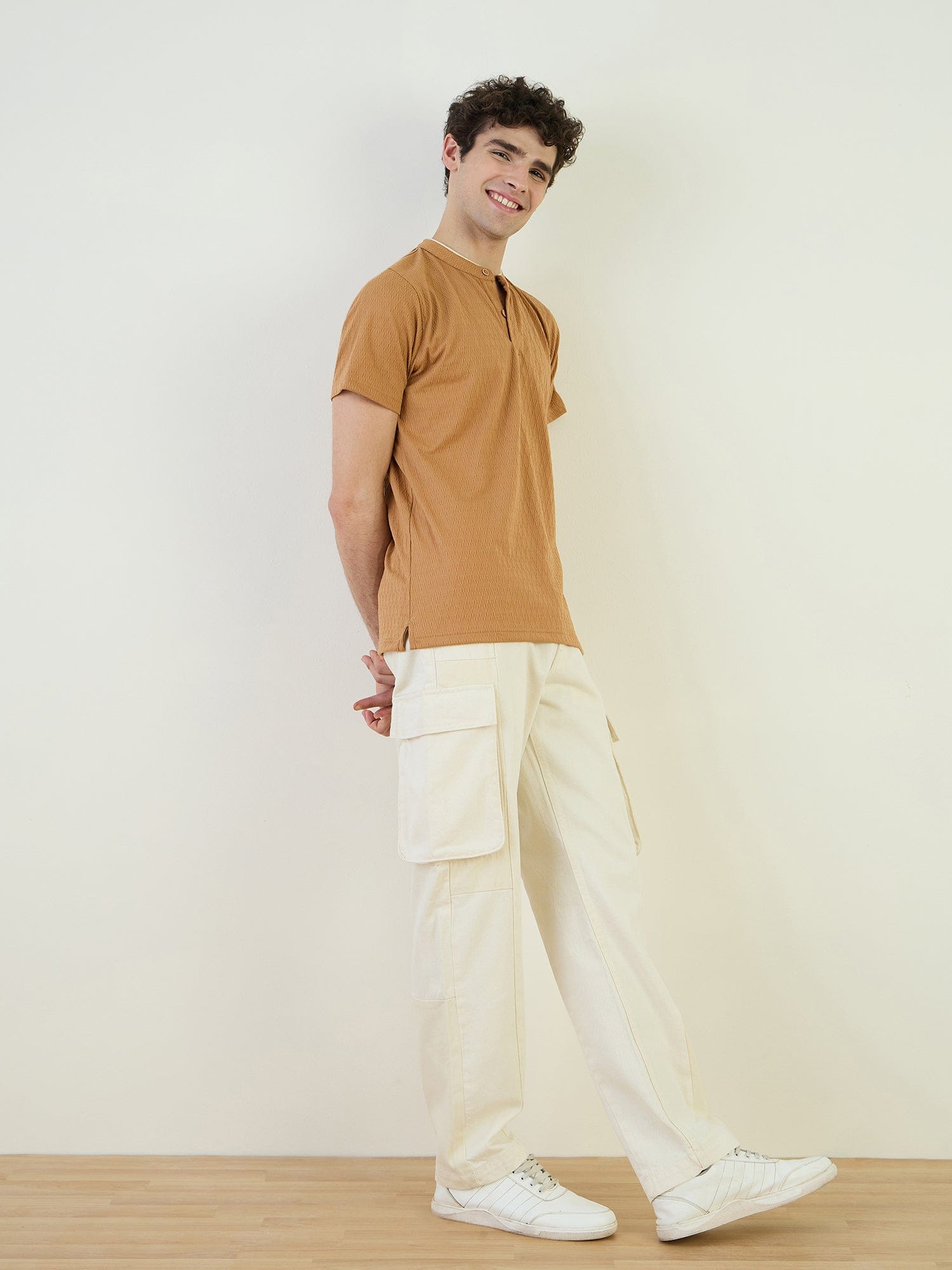 Iconic Men Beige Cargo Fit Solid Cargo Trouser