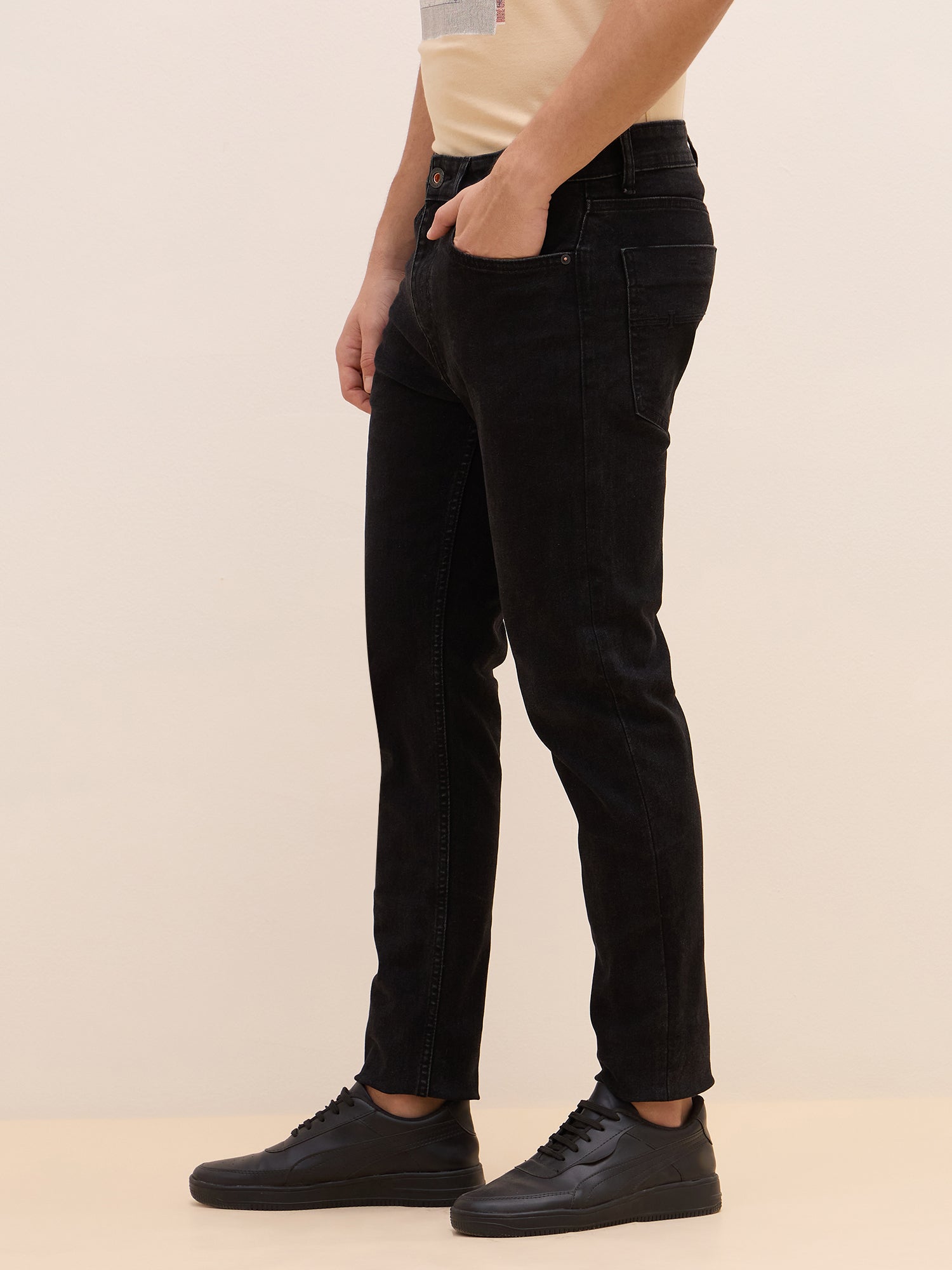 Iconic Men Black Slim Tapered Solid Jeans