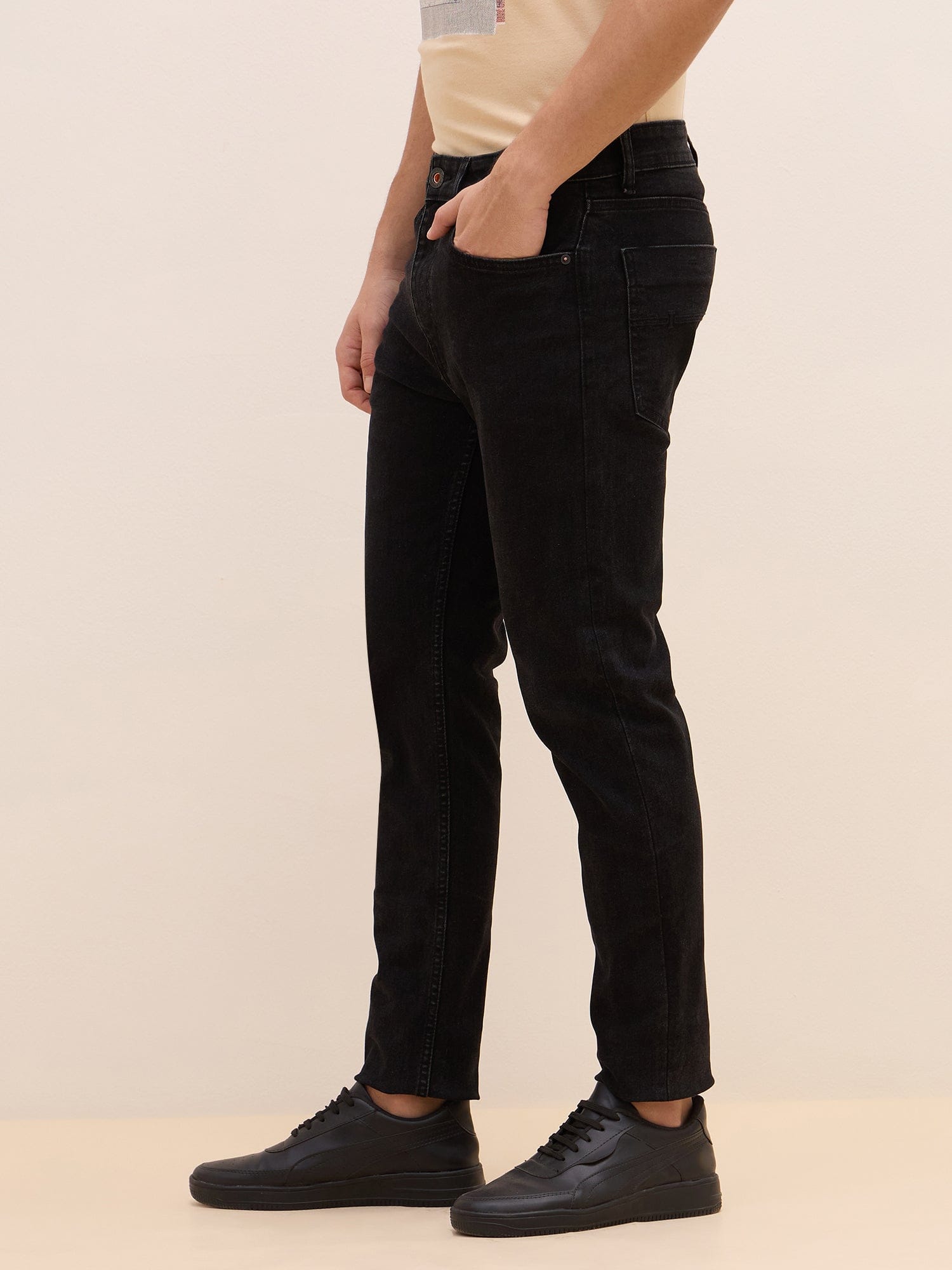 Iconic Men Black Slim Tapered Solid Jeans