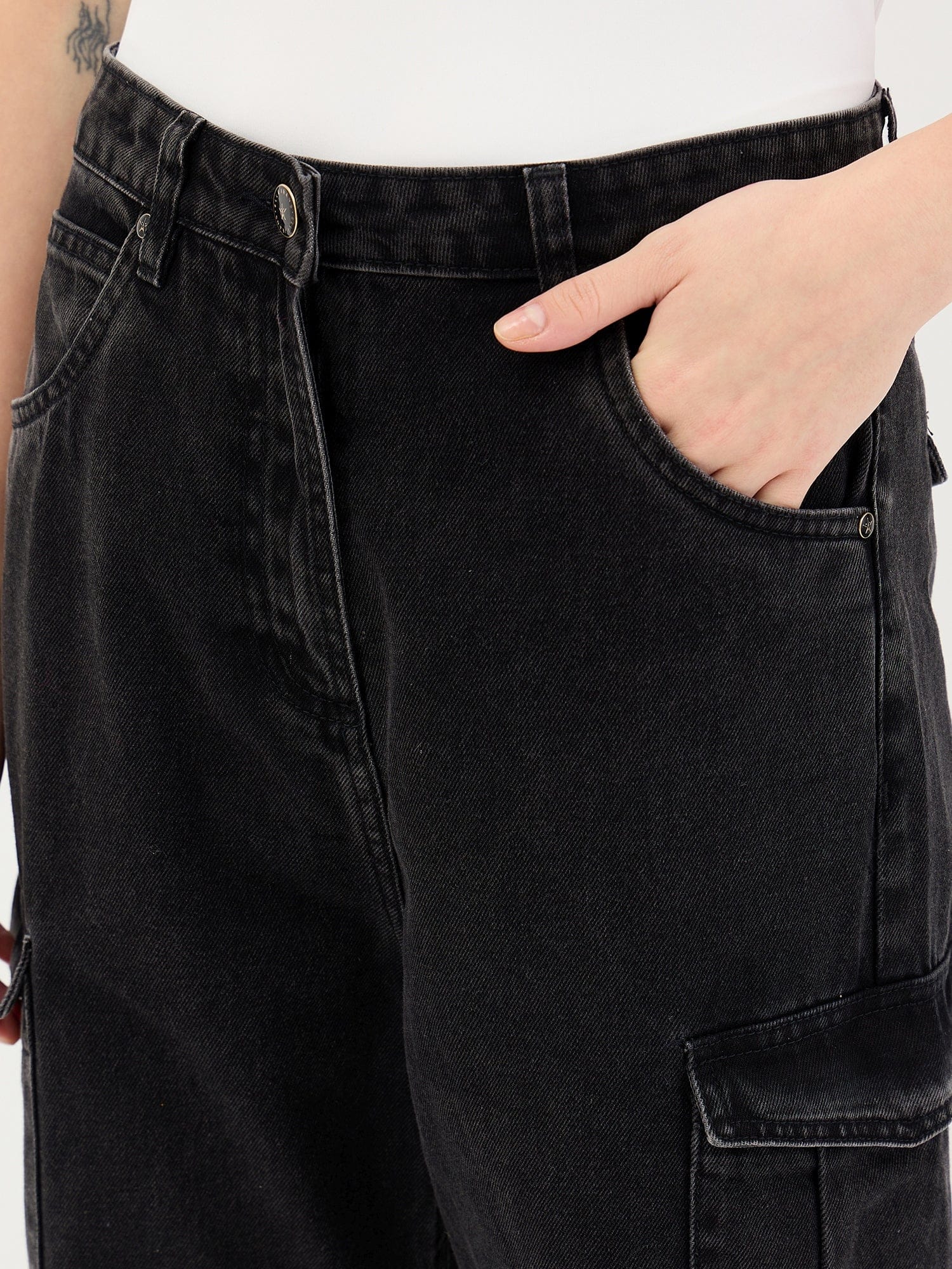 Elle Women Black Cargo Fit Solid Jeans