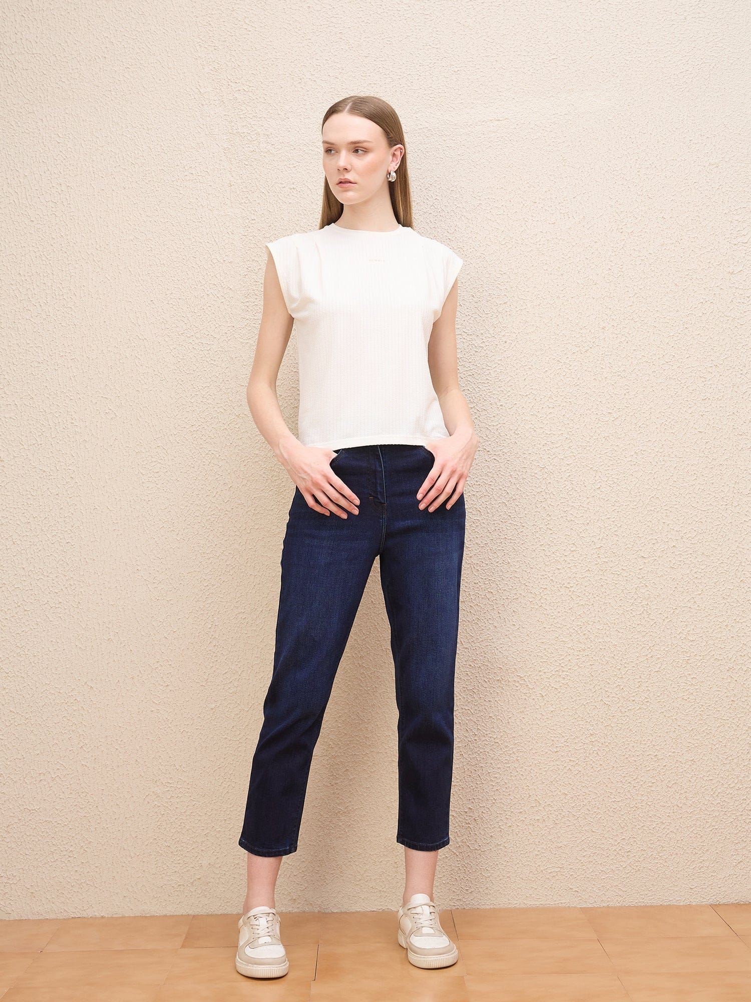 Iconic Women Blue Slim Fit Solid Jeans