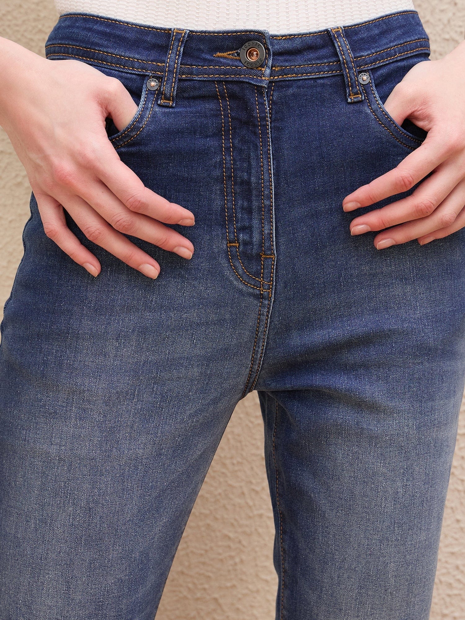 Iconic Women Blue Slim Fit Solid Jeans