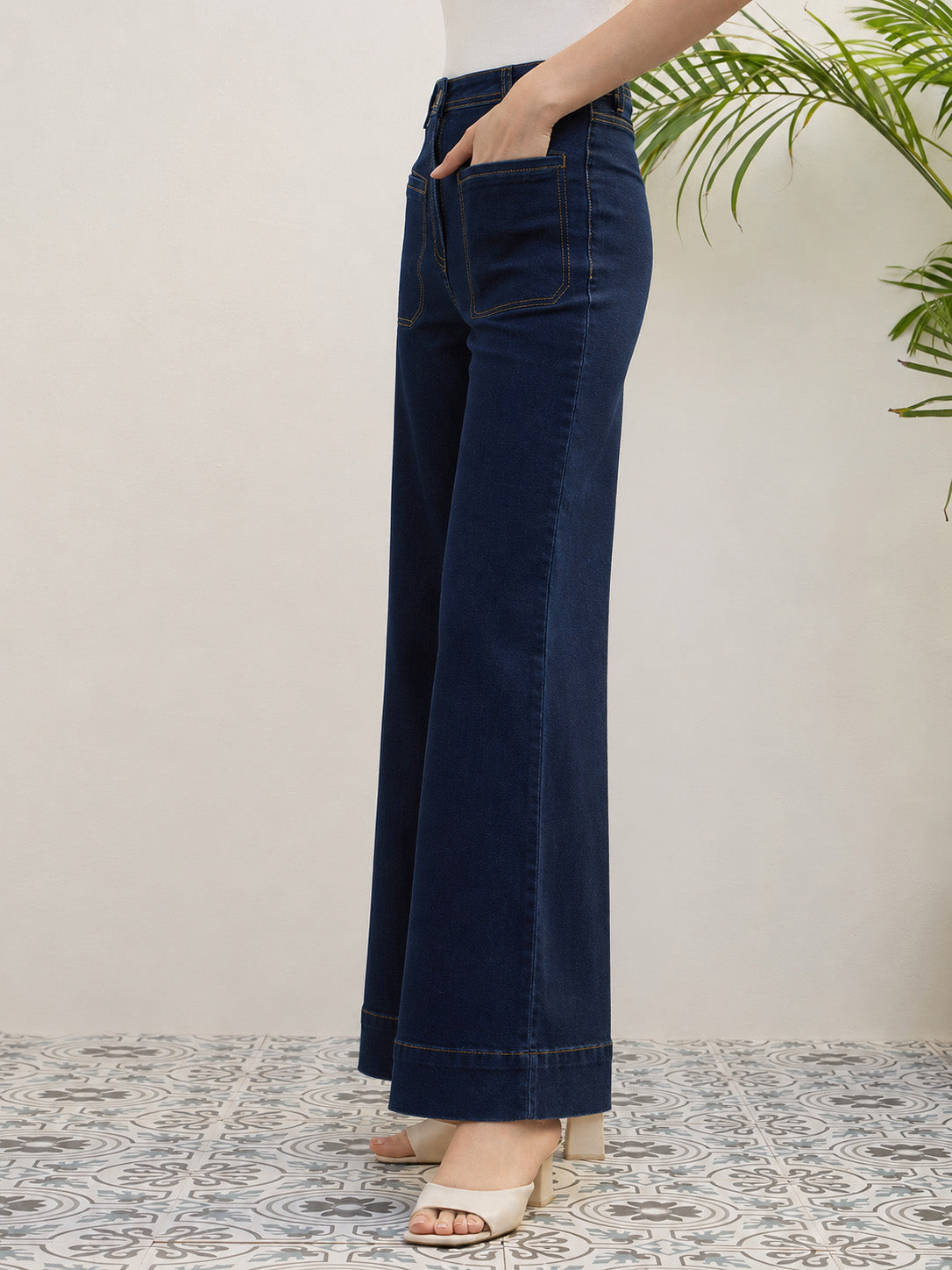 Iconic Women Blue Flared Solid Jeans