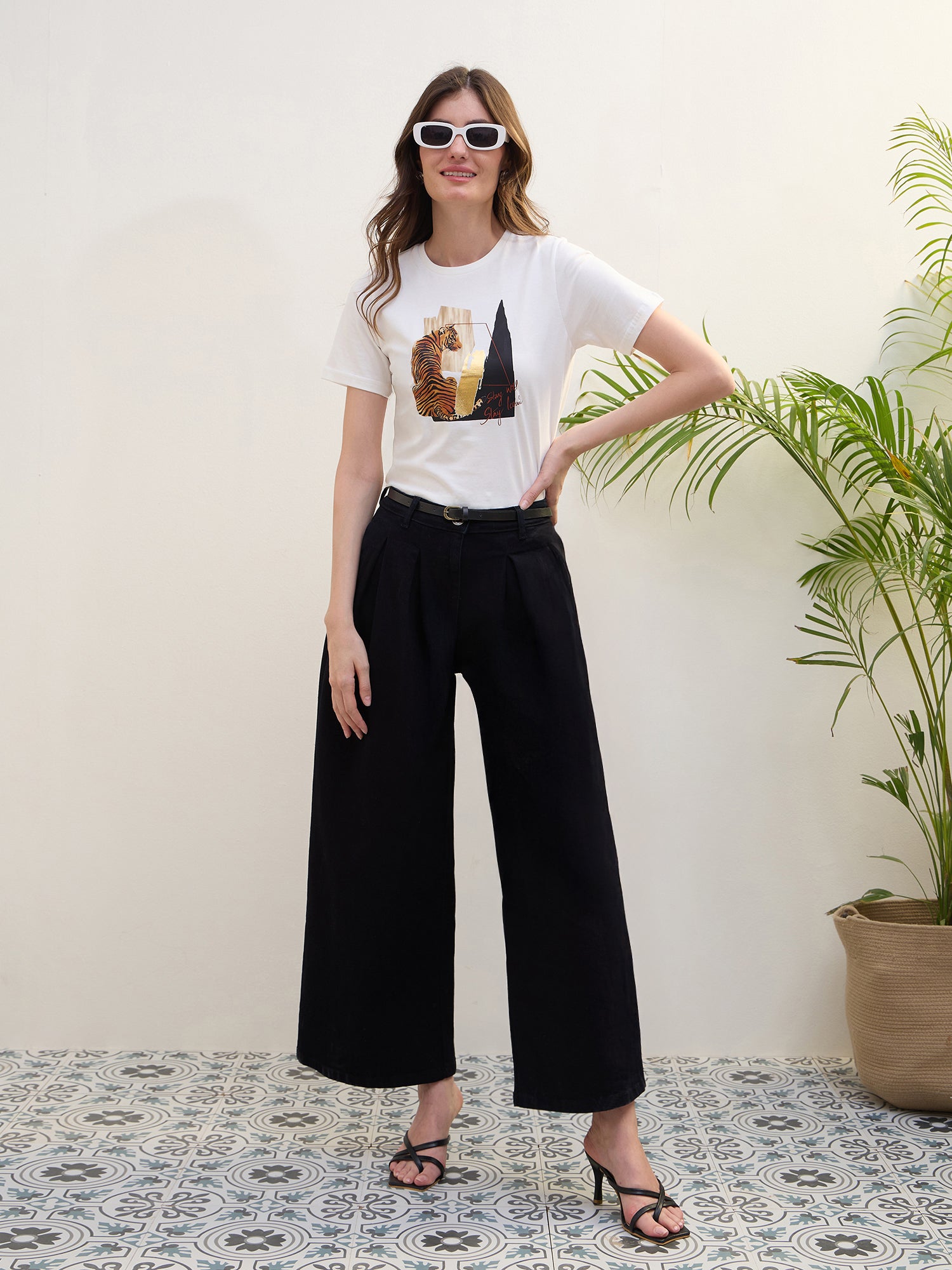 Iconic Women Black Flared Solid Jeans