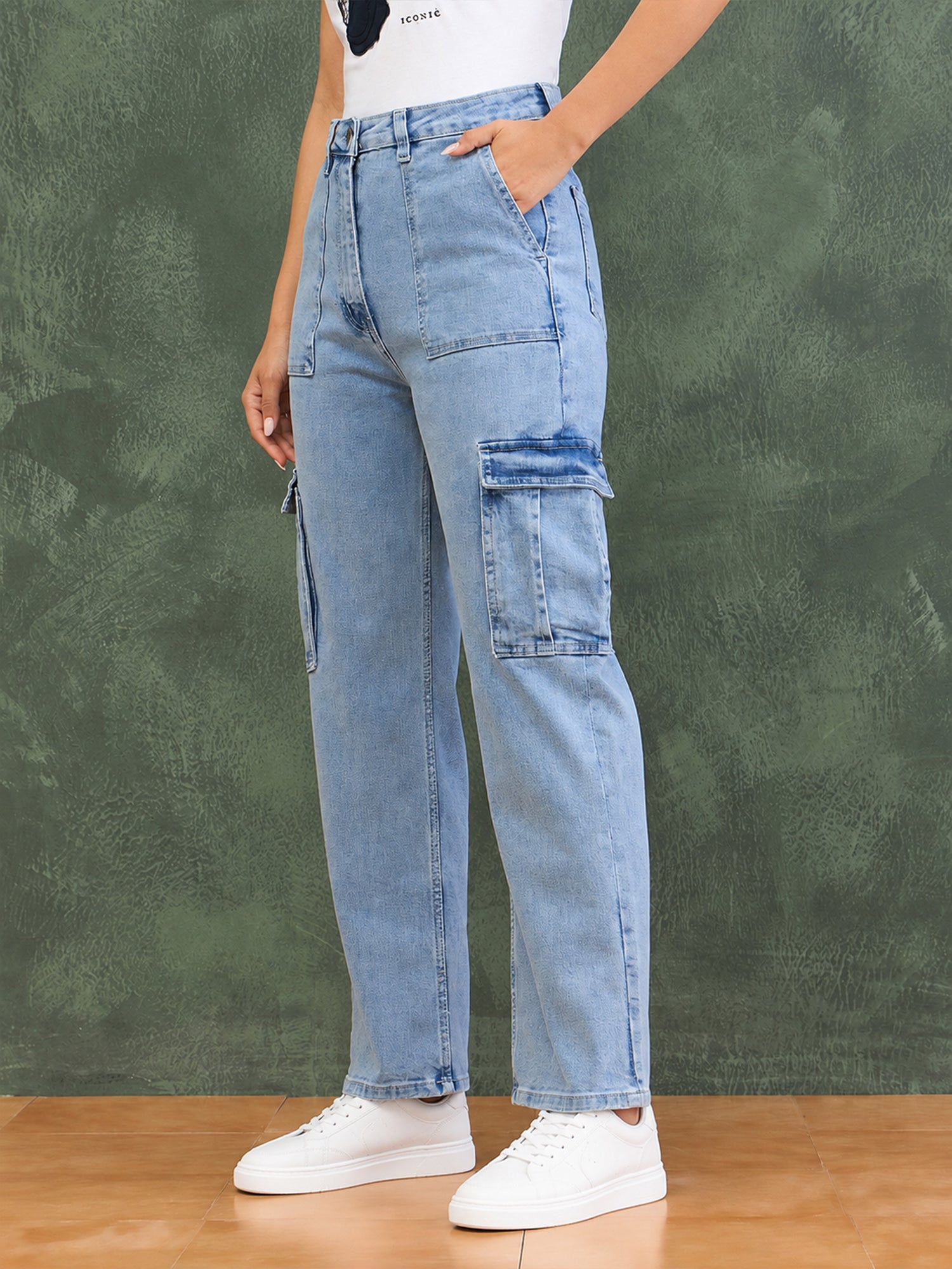 Iconic Women Blue Straight Fit Solid Jeans