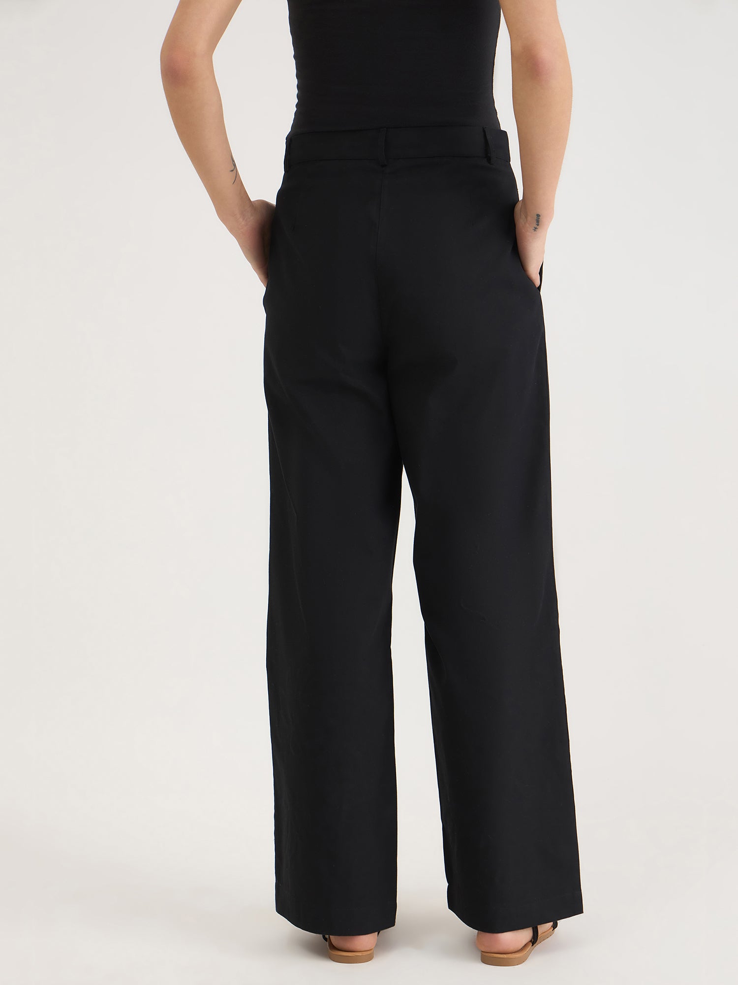 Elle Women Black Straight Fit Embroidered Trouser