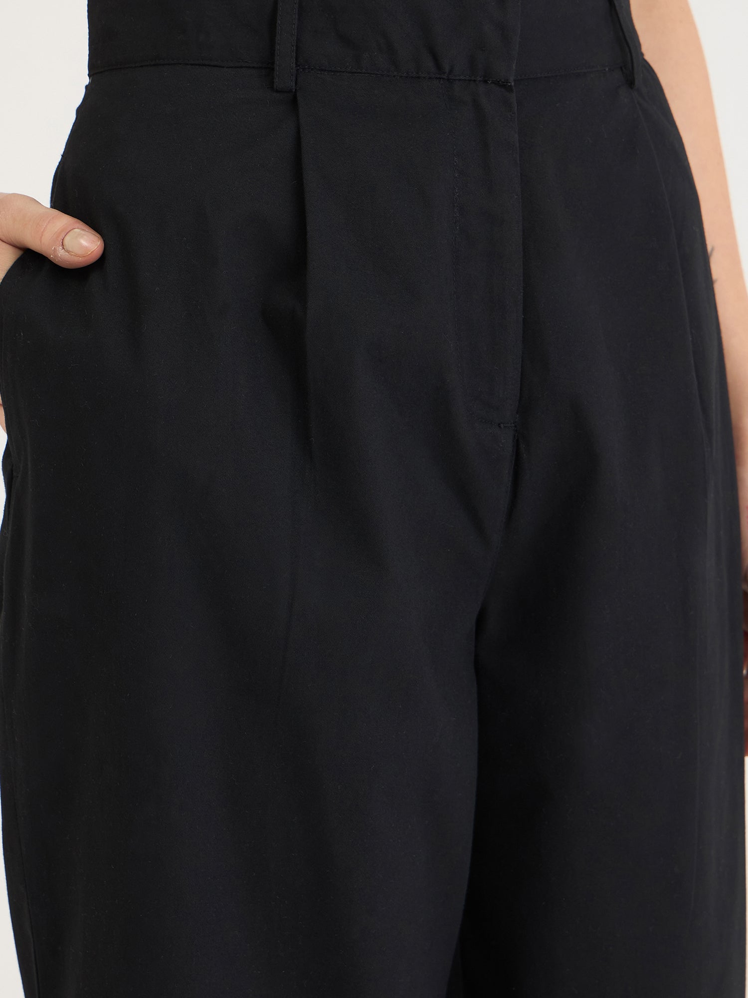 Elle Women Black Straight Fit Embroidered Trouser